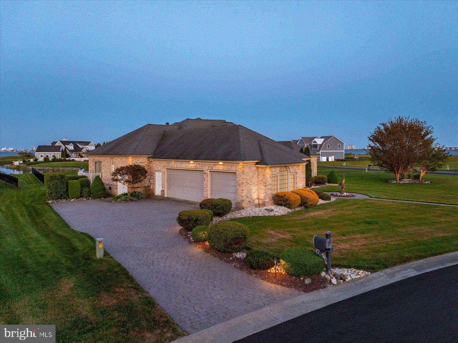 LIGHTHOUSE SOUND - Residential