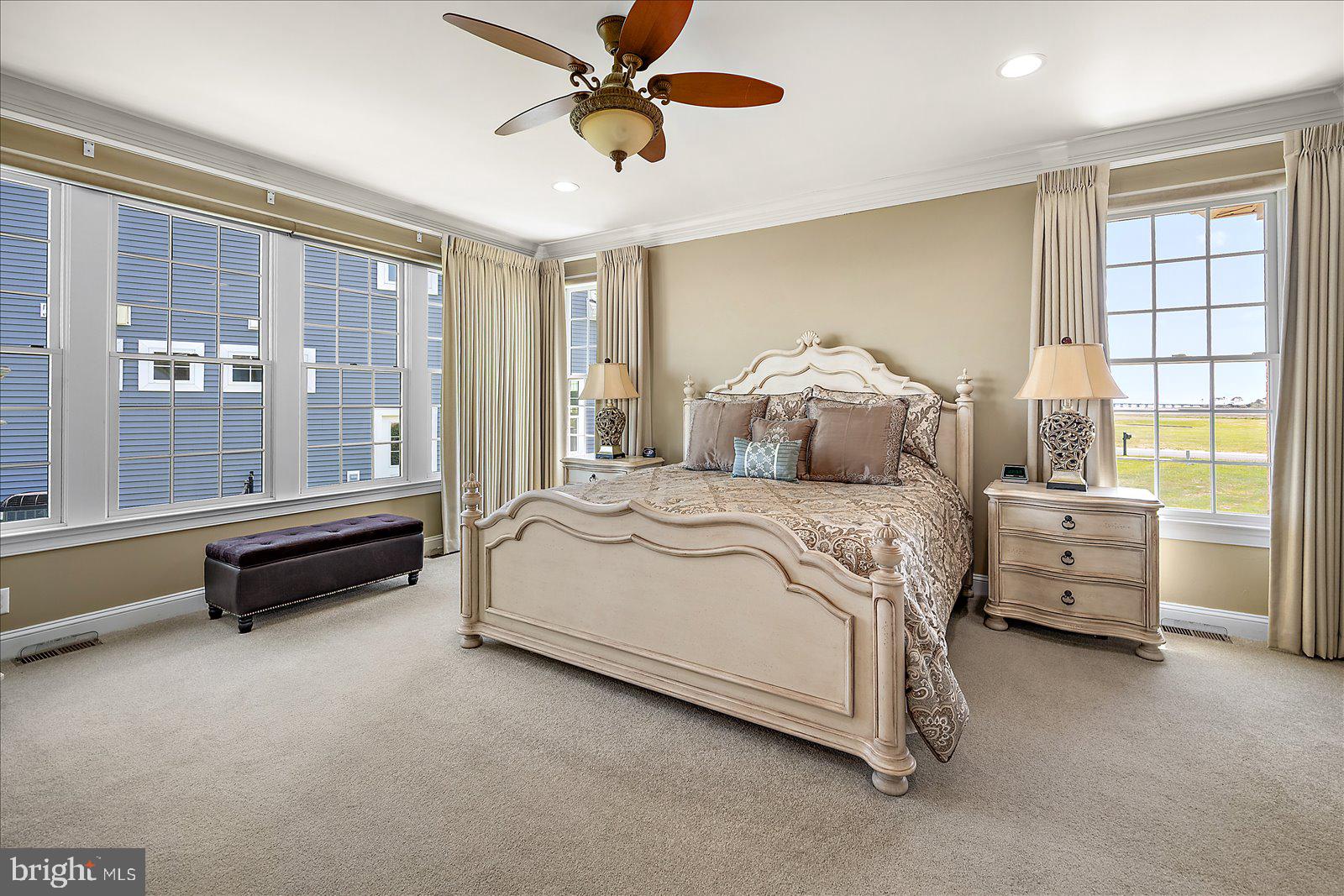 LIGHTHOUSE SOUND - Residential
