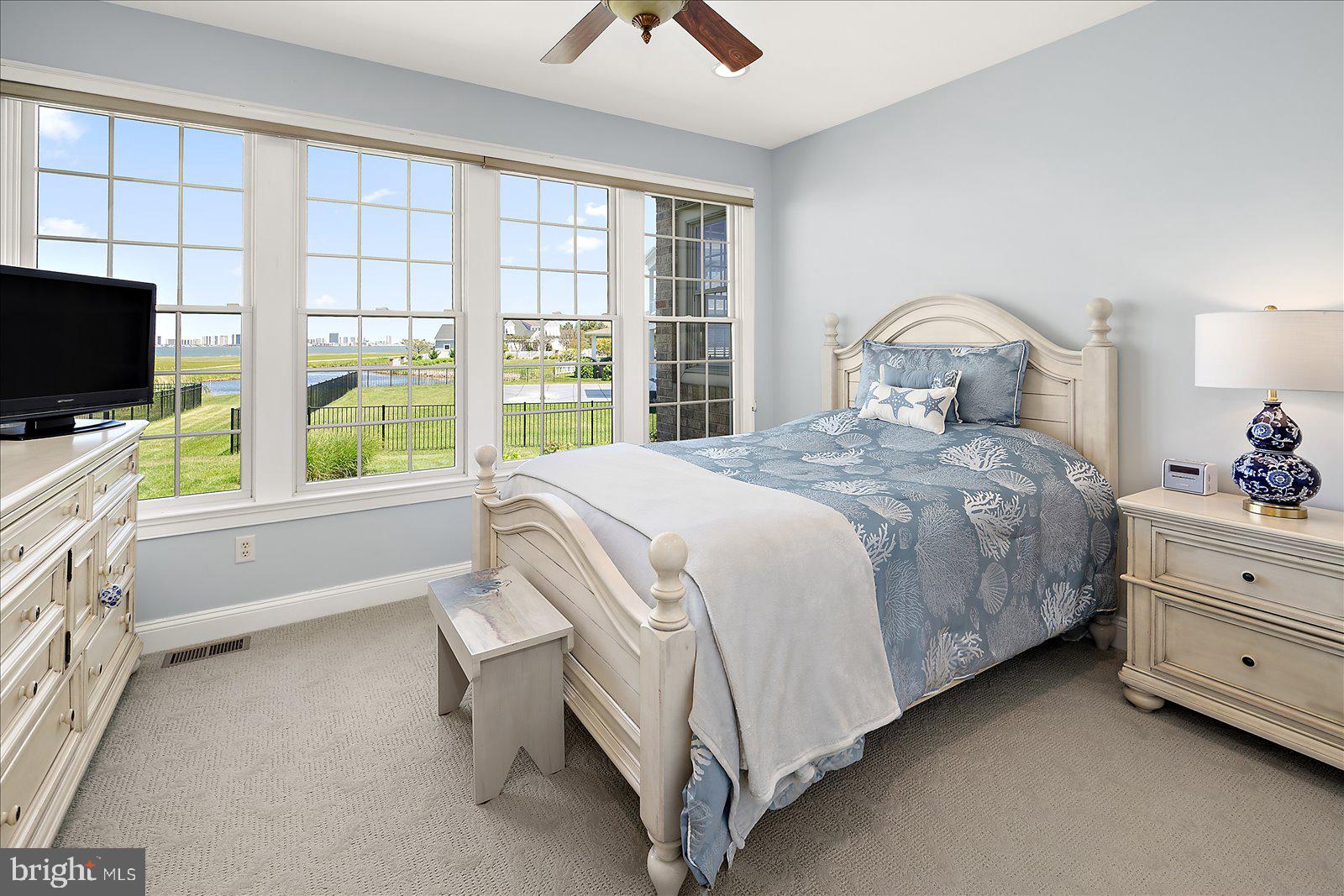 LIGHTHOUSE SOUND - Residential