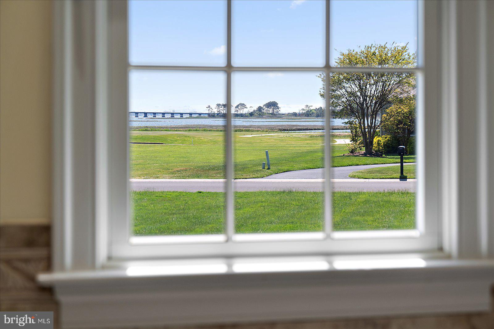 LIGHTHOUSE SOUND - Residential