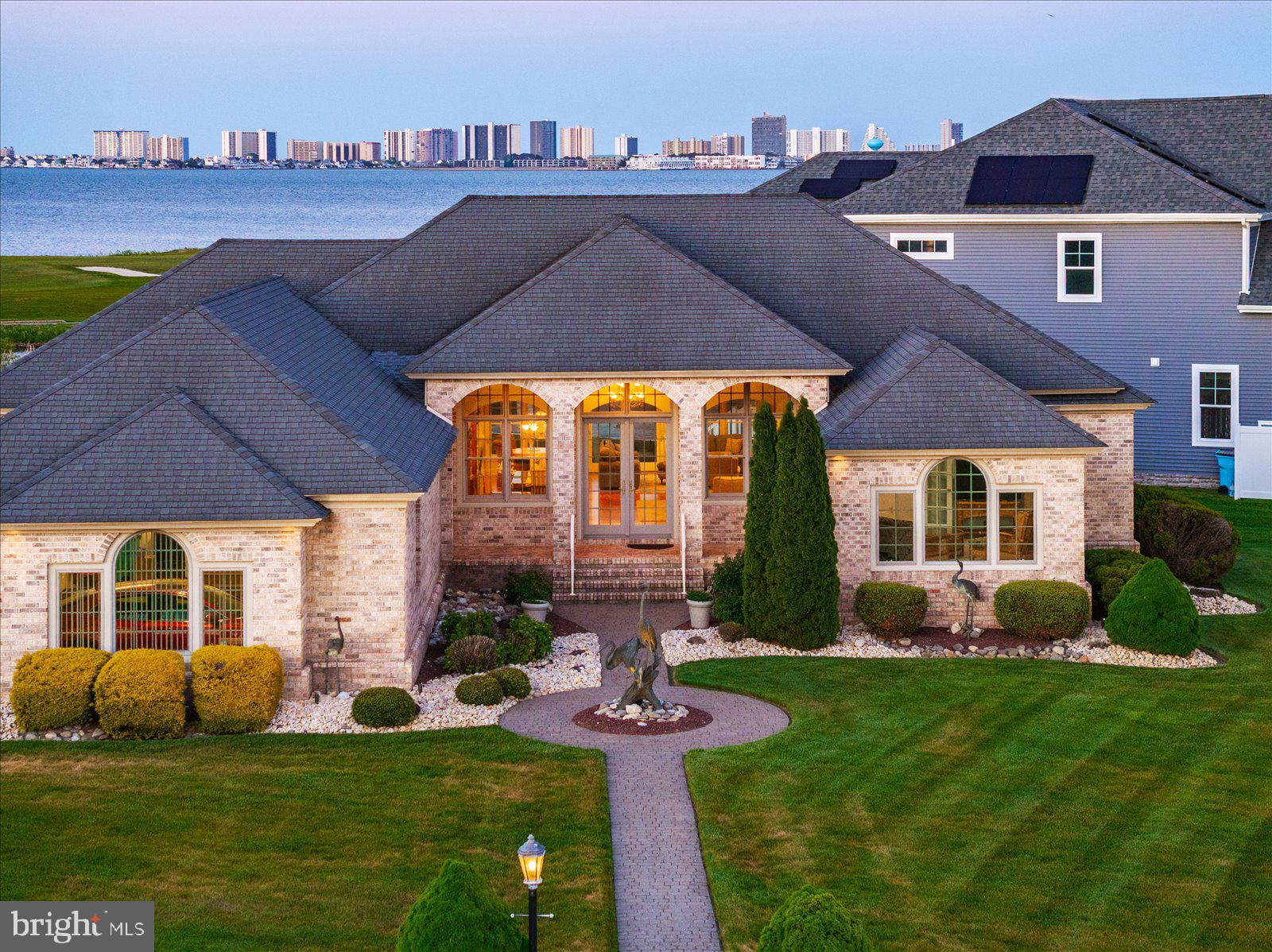 LIGHTHOUSE SOUND - Residential