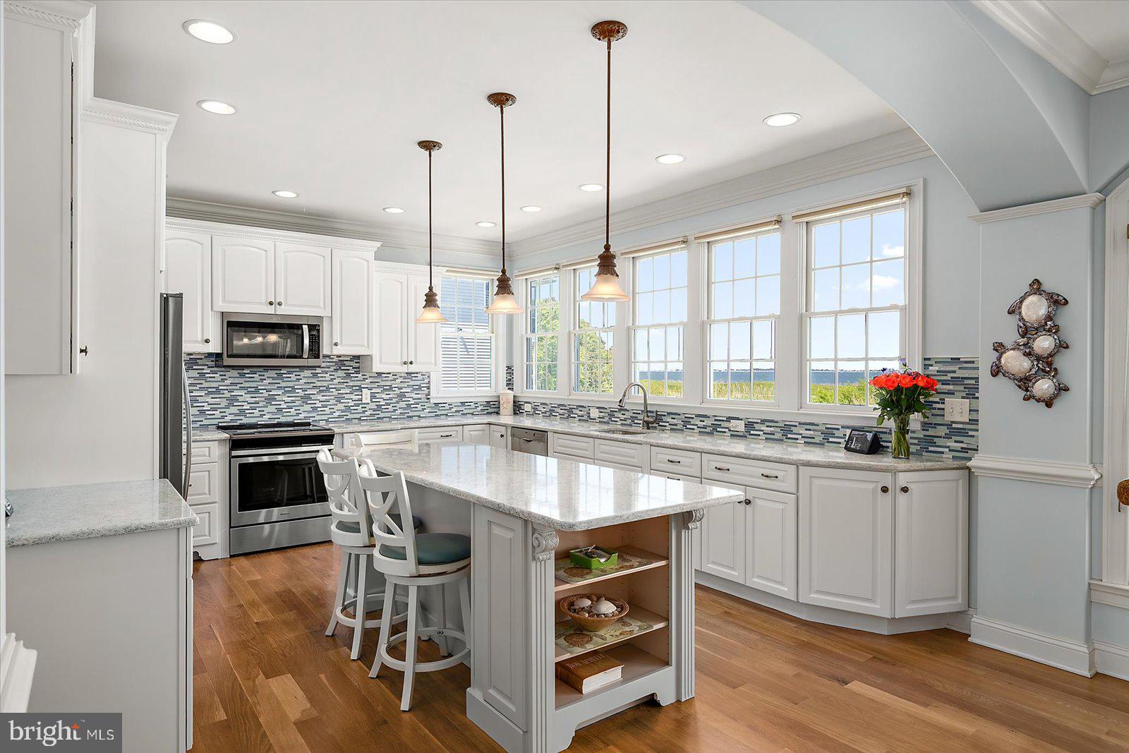 LIGHTHOUSE SOUND - Residential