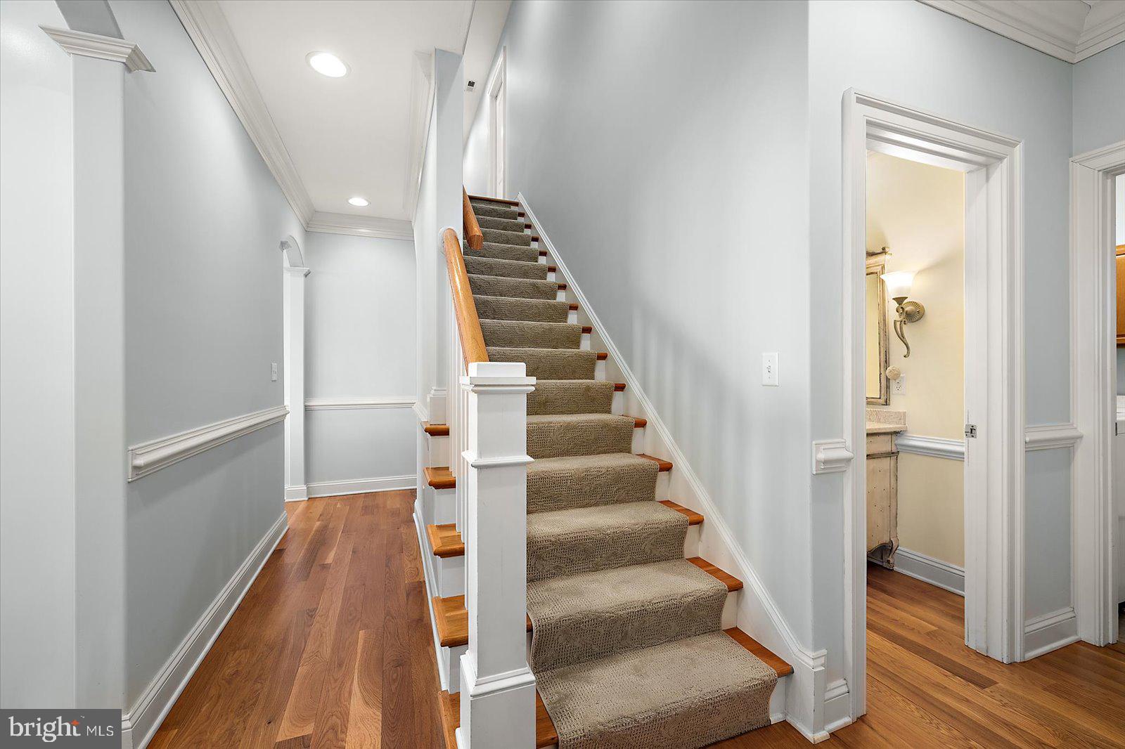 LIGHTHOUSE SOUND - Residential