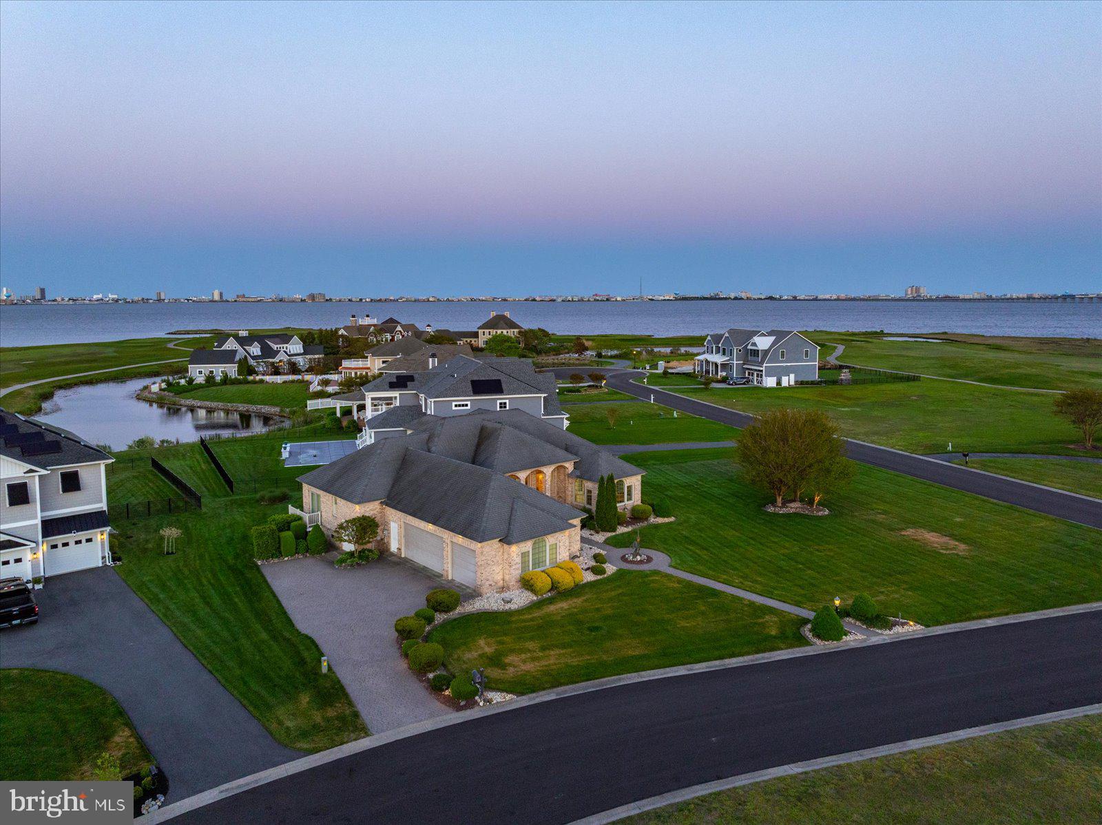 LIGHTHOUSE SOUND - Residential