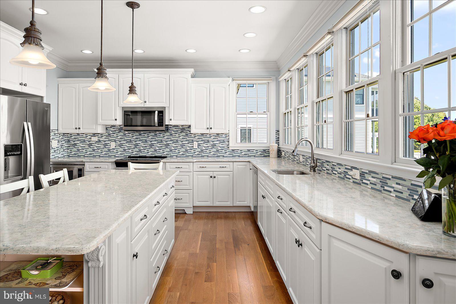 LIGHTHOUSE SOUND - Residential