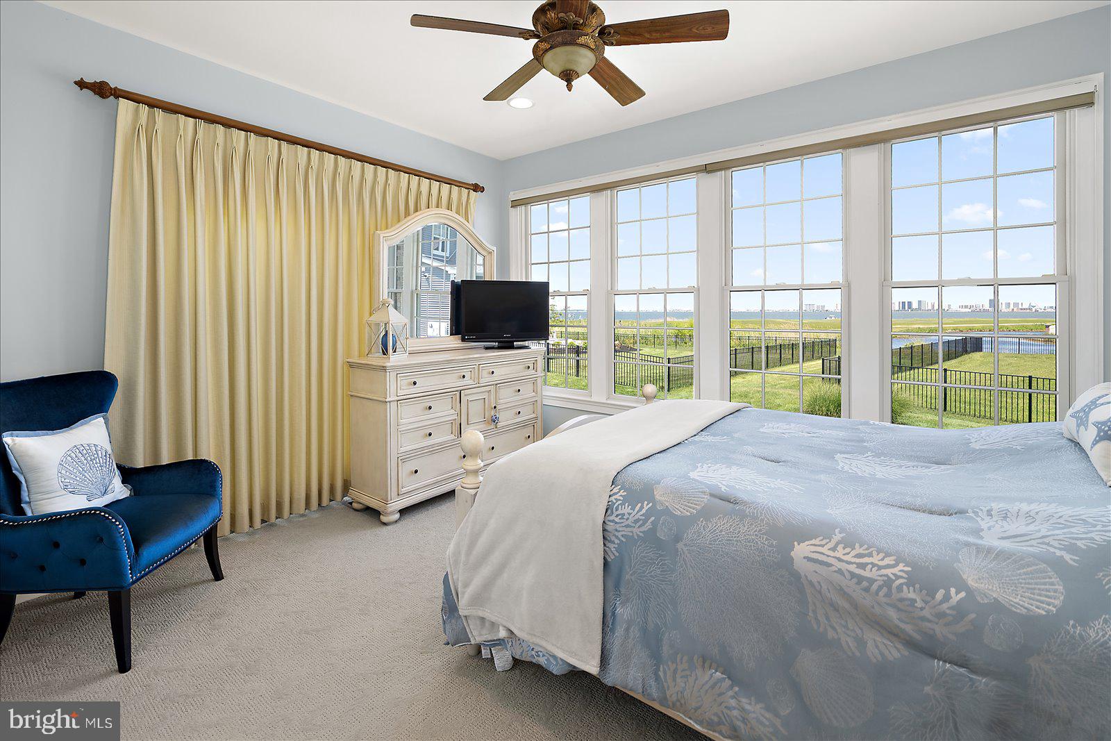 LIGHTHOUSE SOUND - Residential