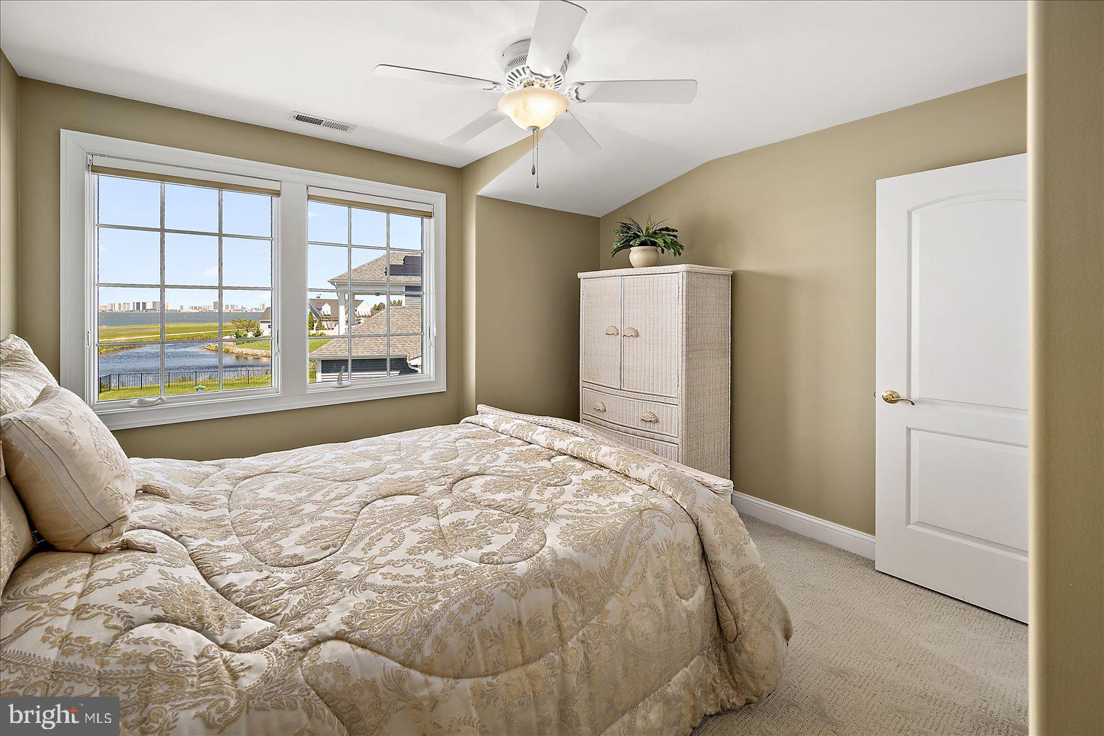 LIGHTHOUSE SOUND - Residential