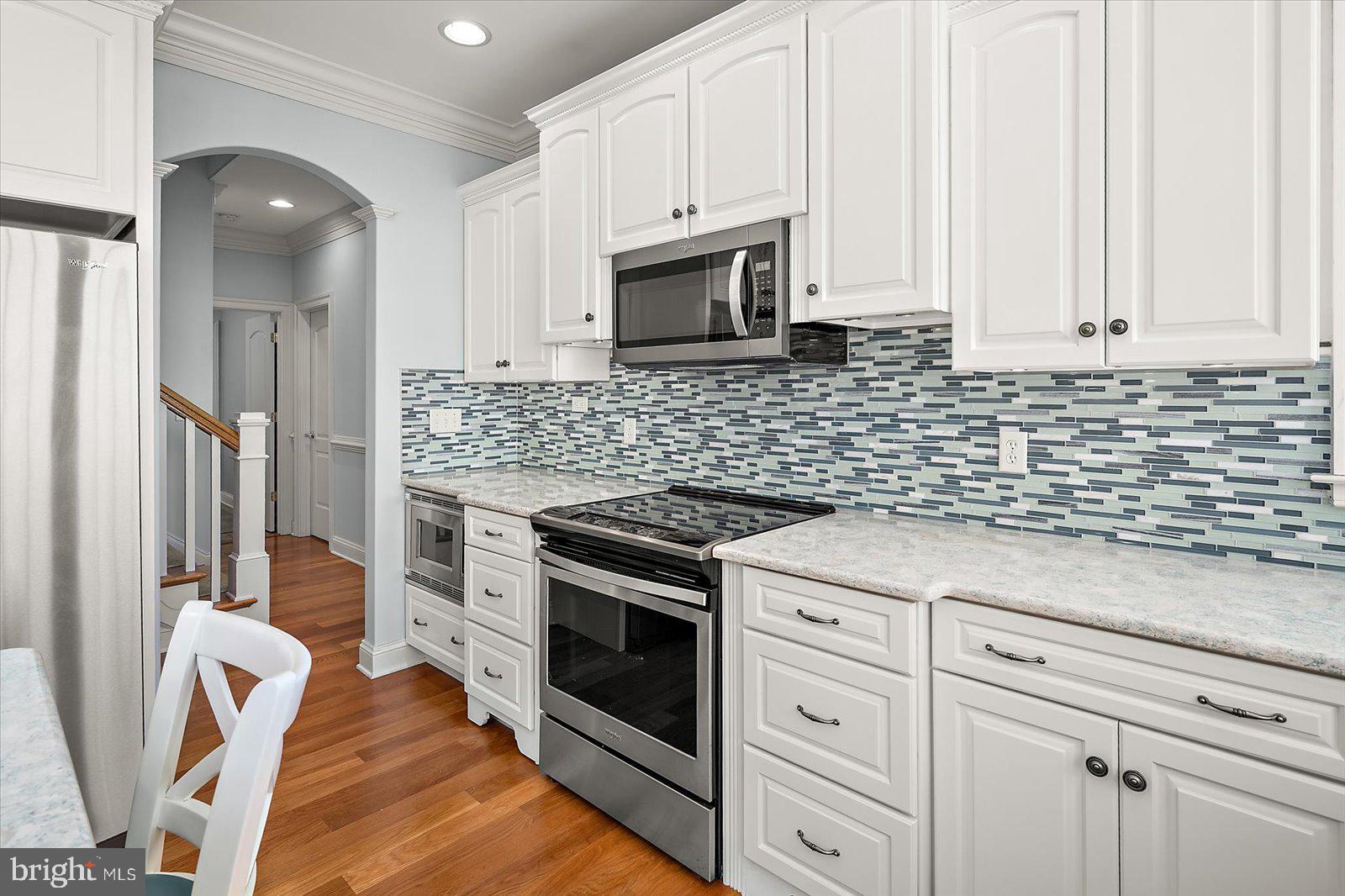 LIGHTHOUSE SOUND - Residential