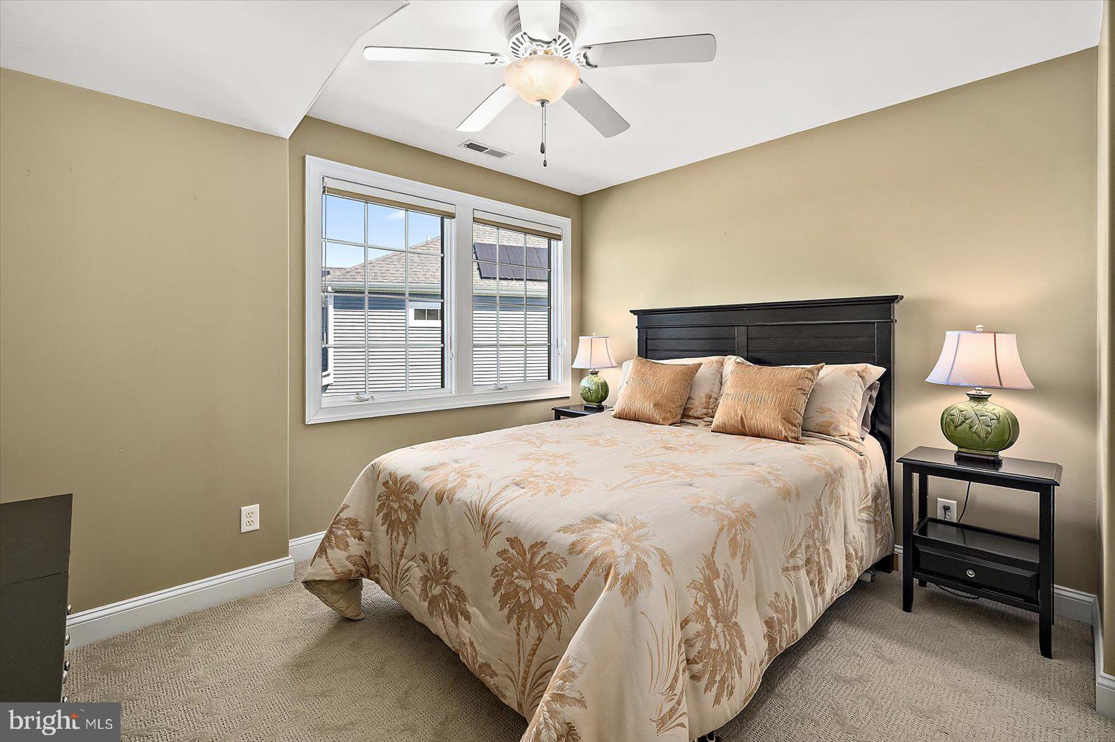 LIGHTHOUSE SOUND - Residential