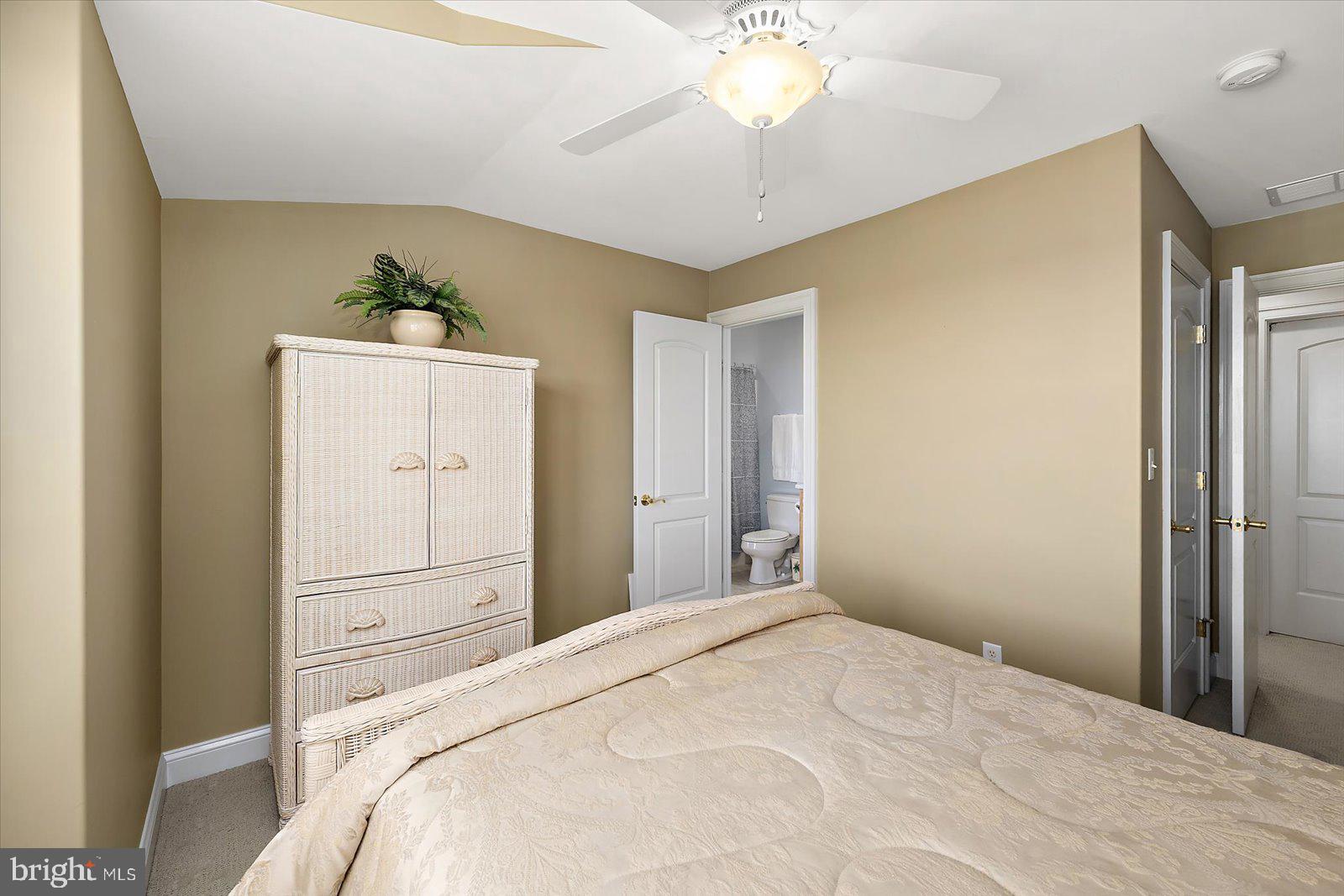 LIGHTHOUSE SOUND - Residential