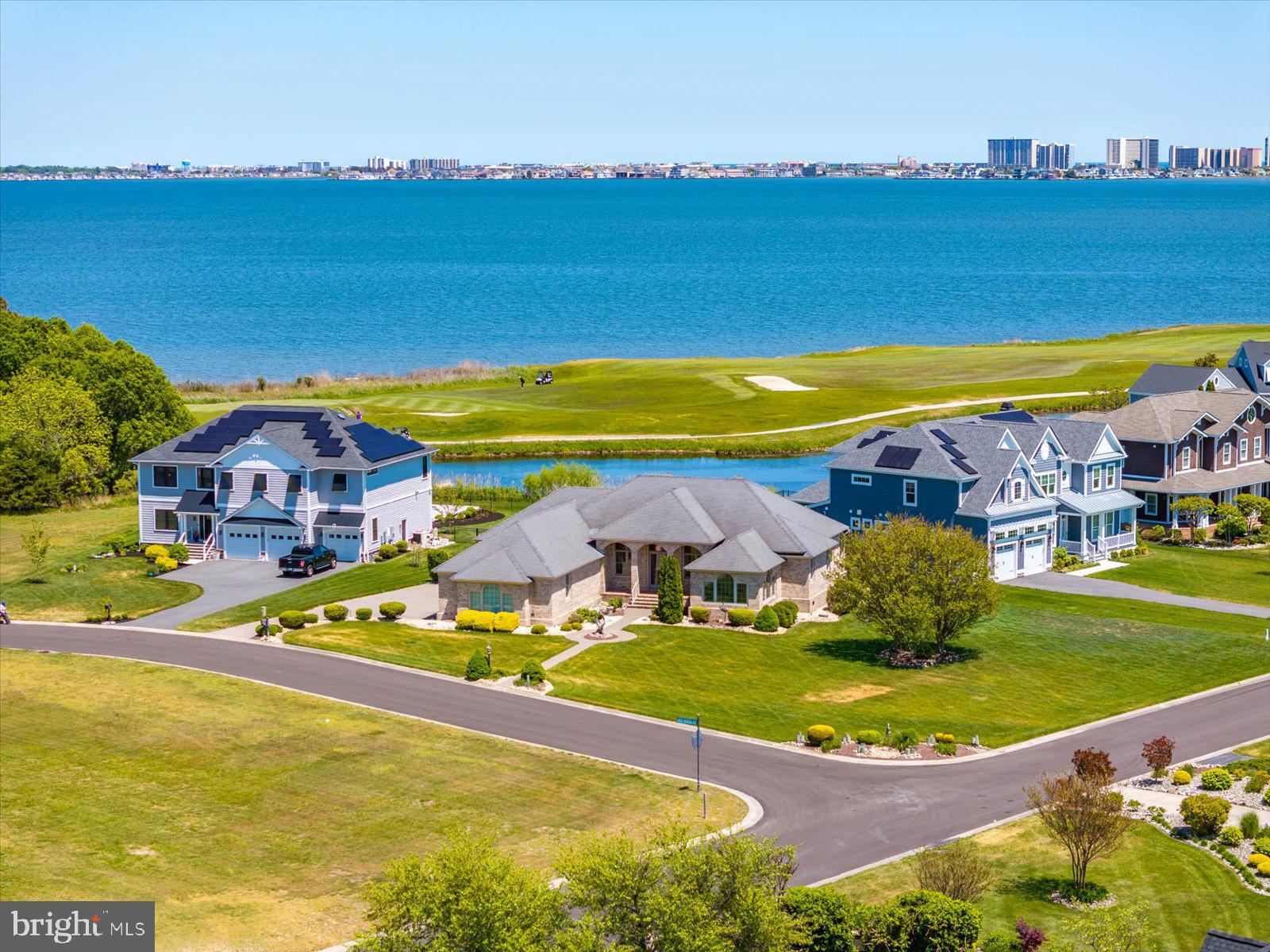 LIGHTHOUSE SOUND - Residential