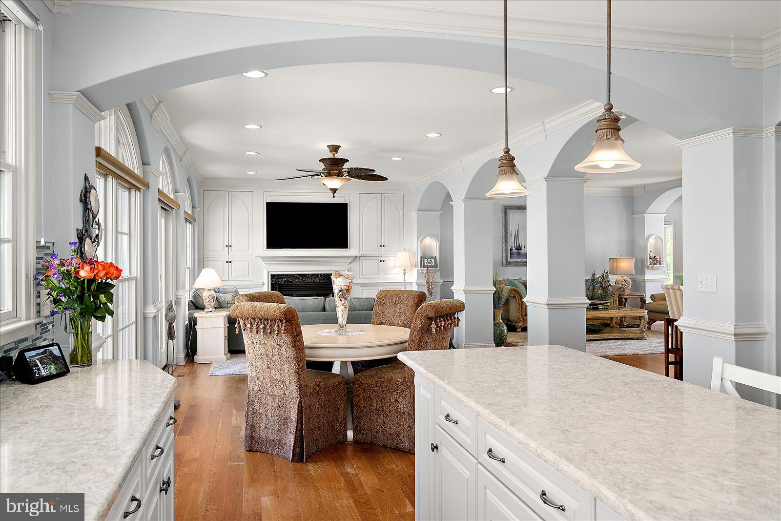 LIGHTHOUSE SOUND - Residential