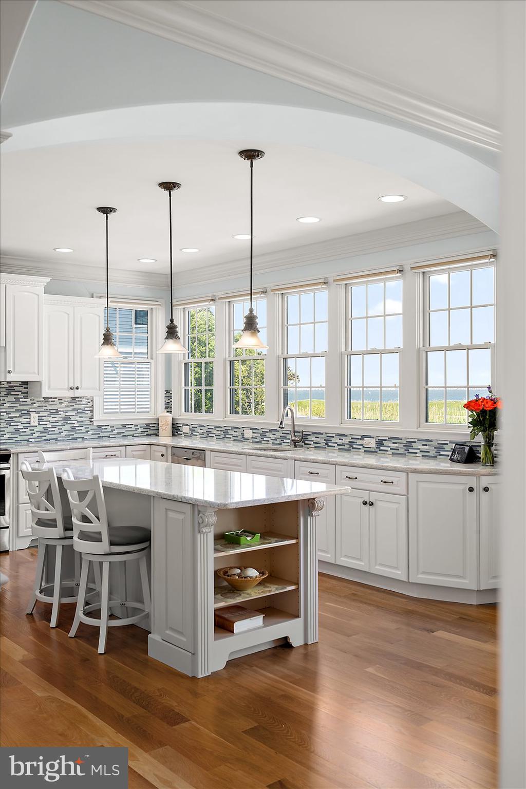 LIGHTHOUSE SOUND - Residential