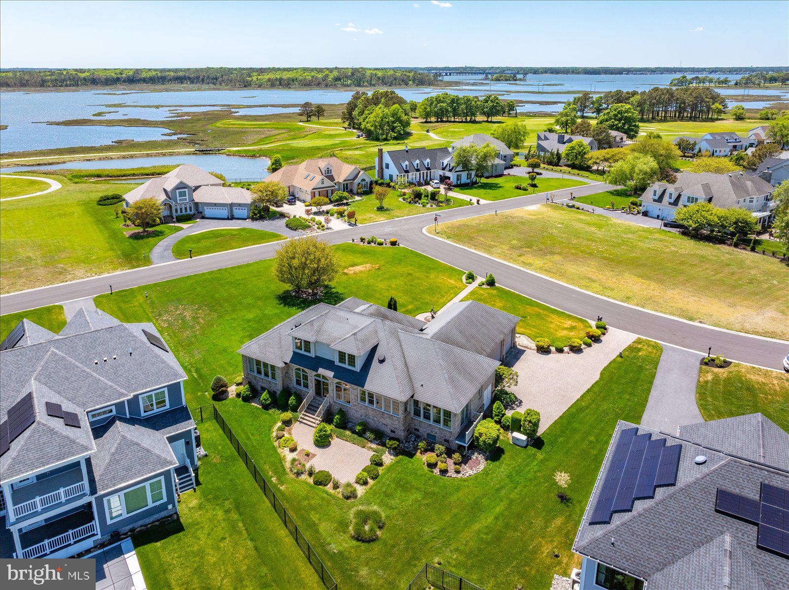 LIGHTHOUSE SOUND - Residential