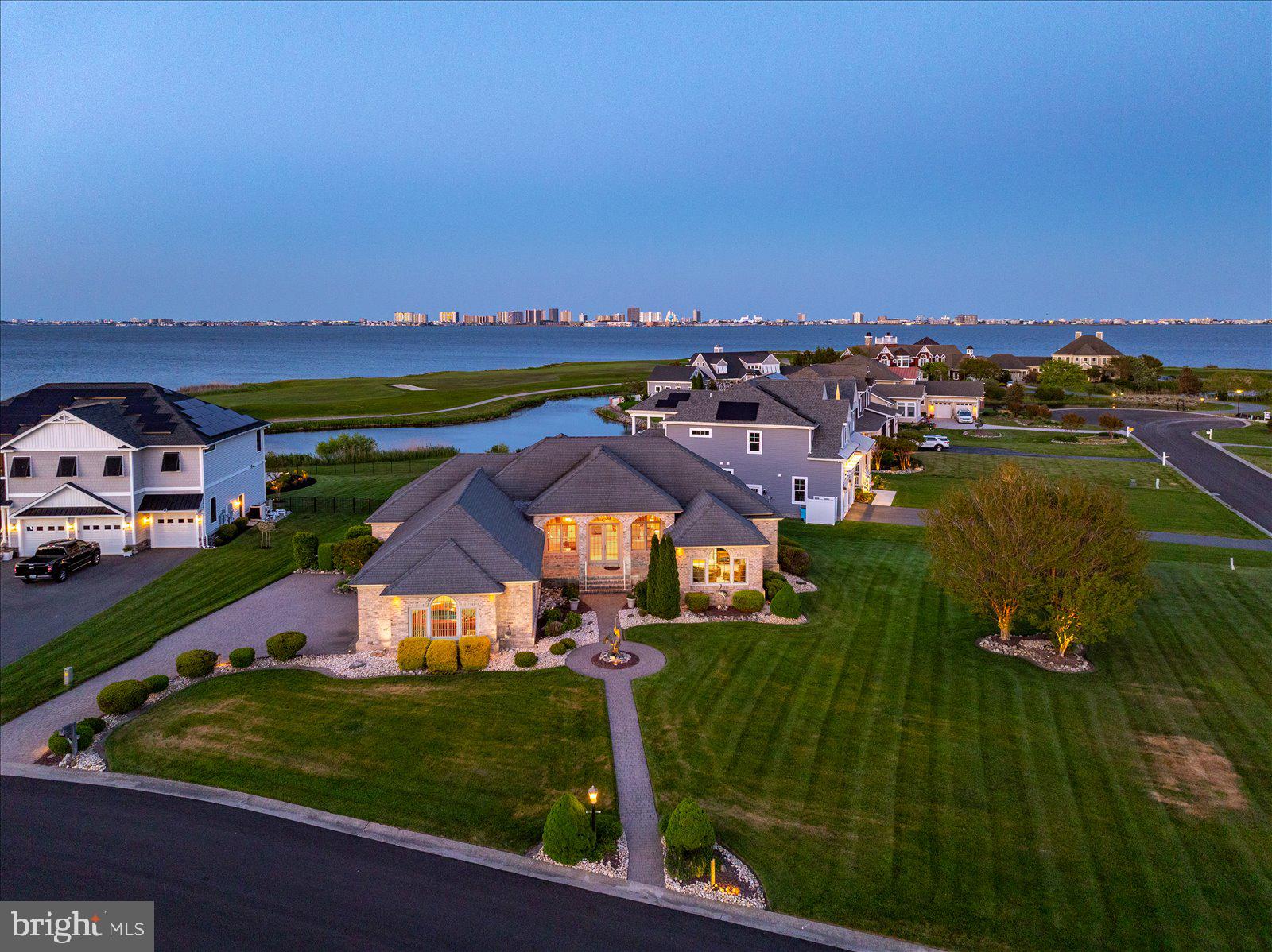 LIGHTHOUSE SOUND - Residential
