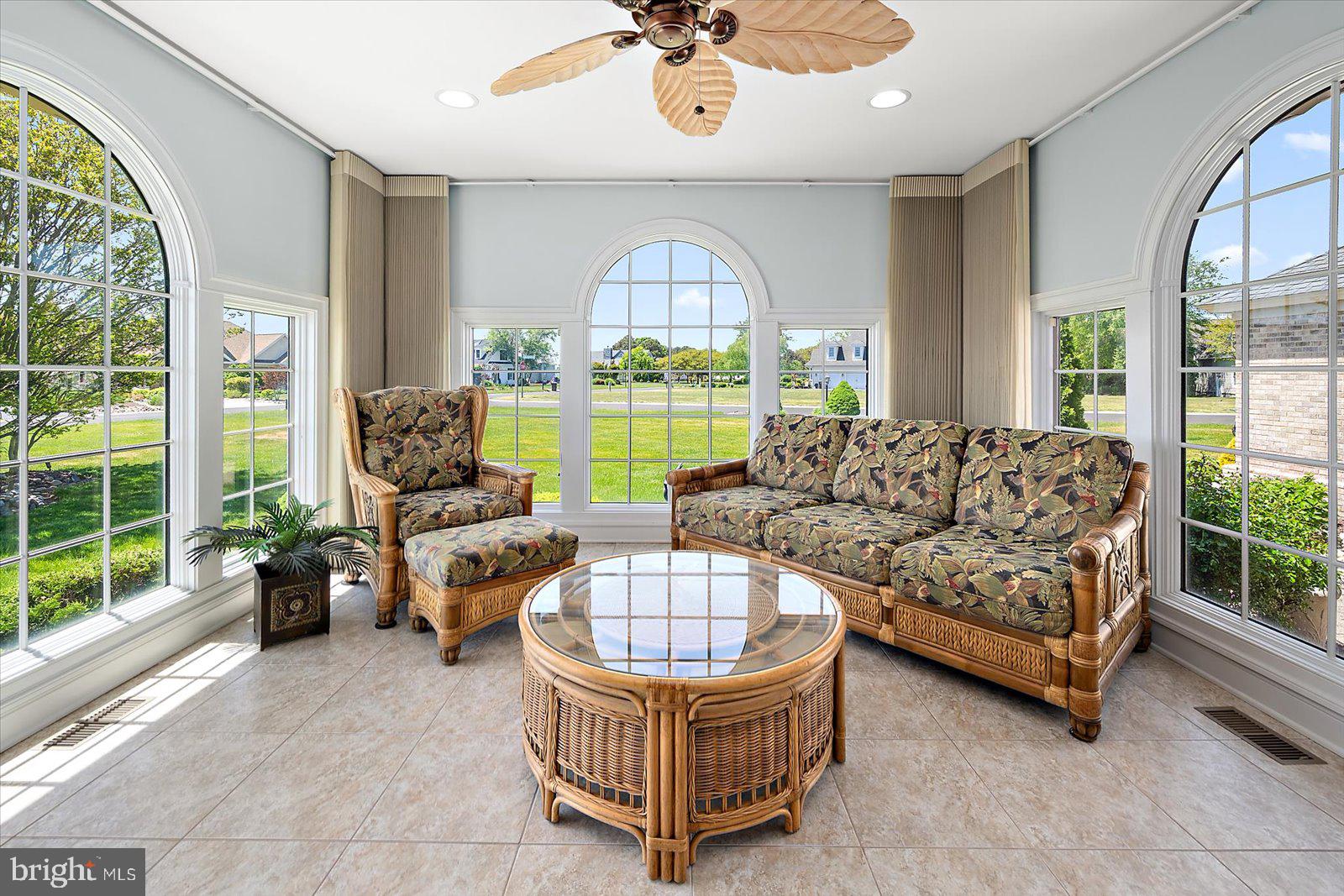 LIGHTHOUSE SOUND - Residential