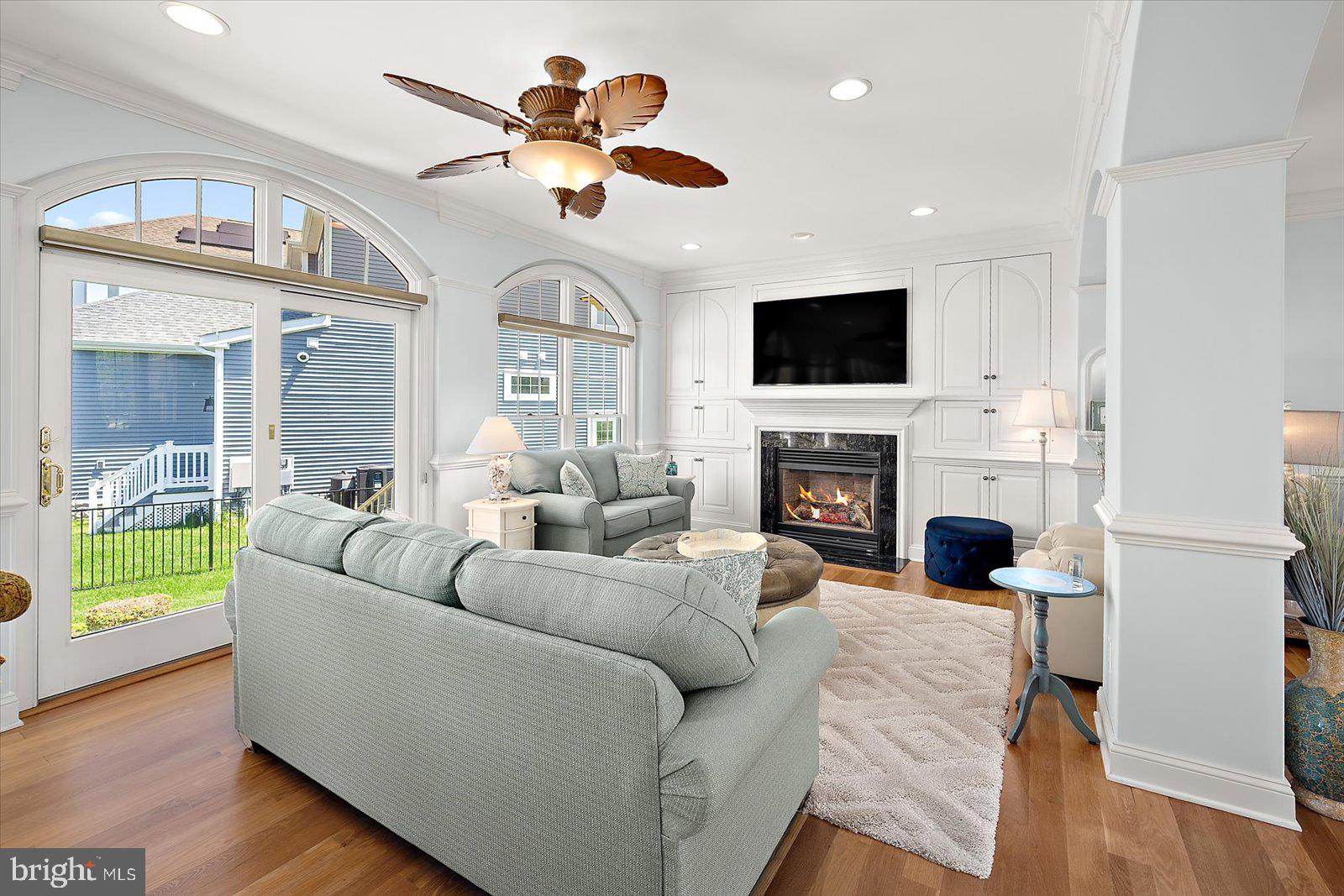 LIGHTHOUSE SOUND - Residential