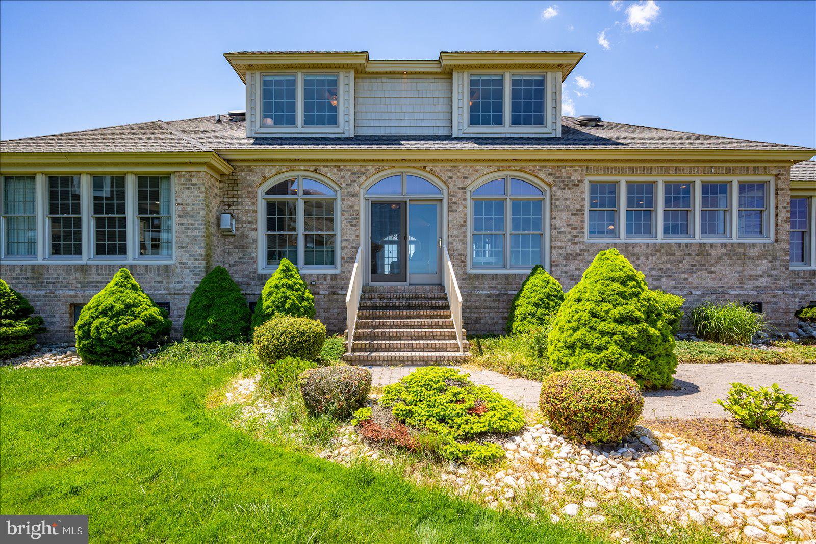 LIGHTHOUSE SOUND - Residential