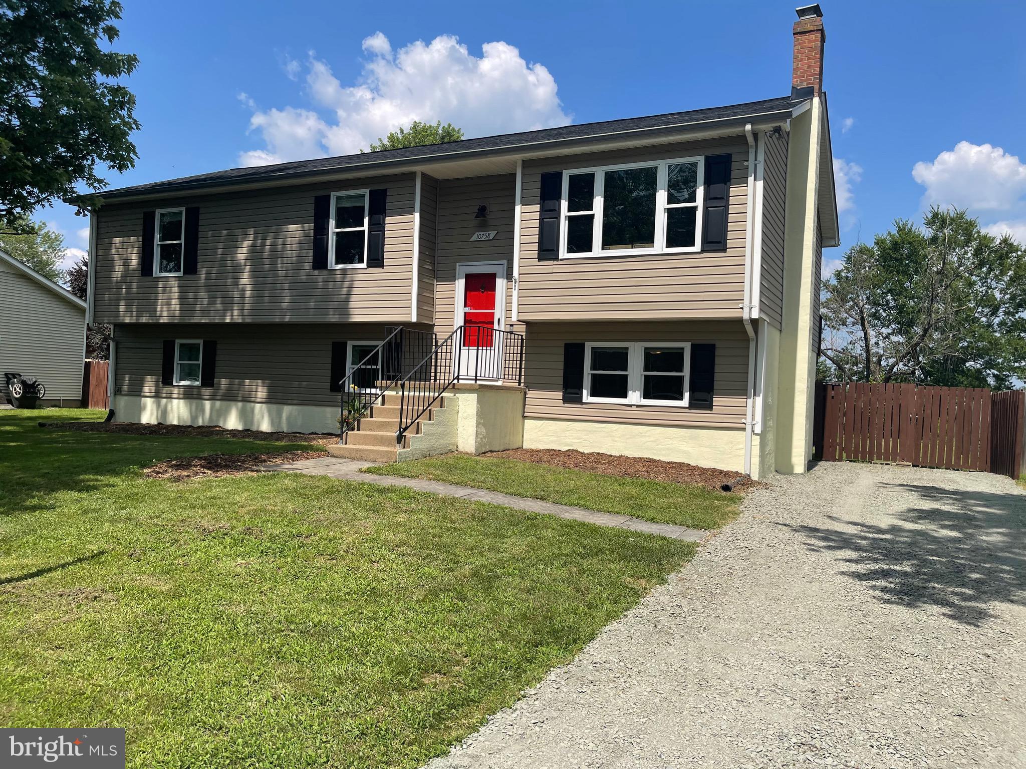 10758 BLAKE LANE