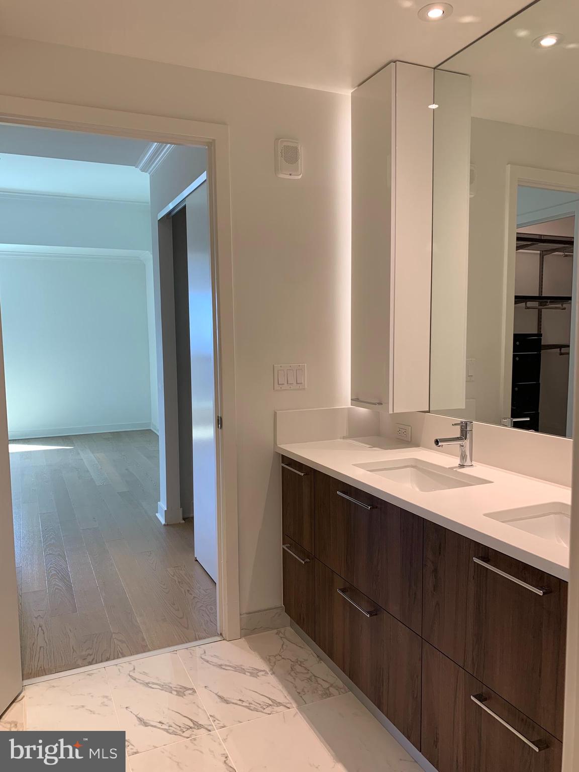 THE VERSE CONDO - Residential Lease
