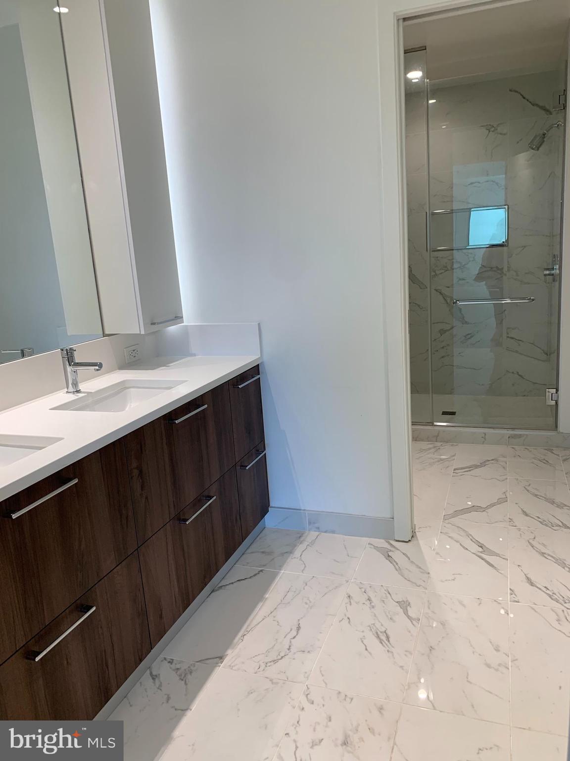 THE VERSE CONDO - Residential Lease