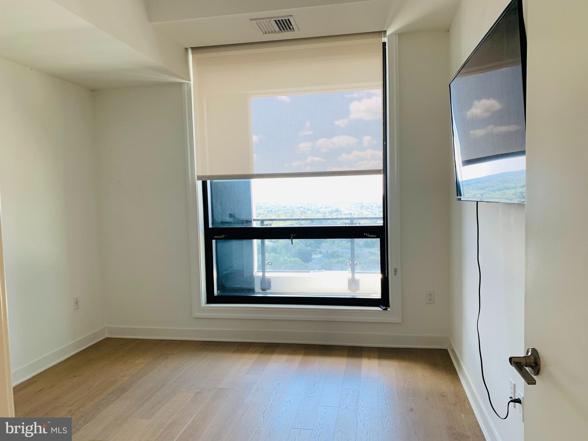 THE VERSE CONDO - Residential Lease