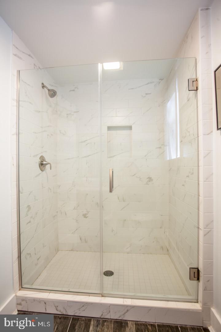 VIENNA WOODS - Residential