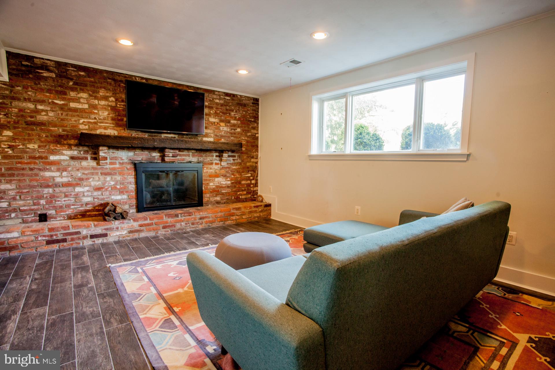 VIENNA WOODS - Residential