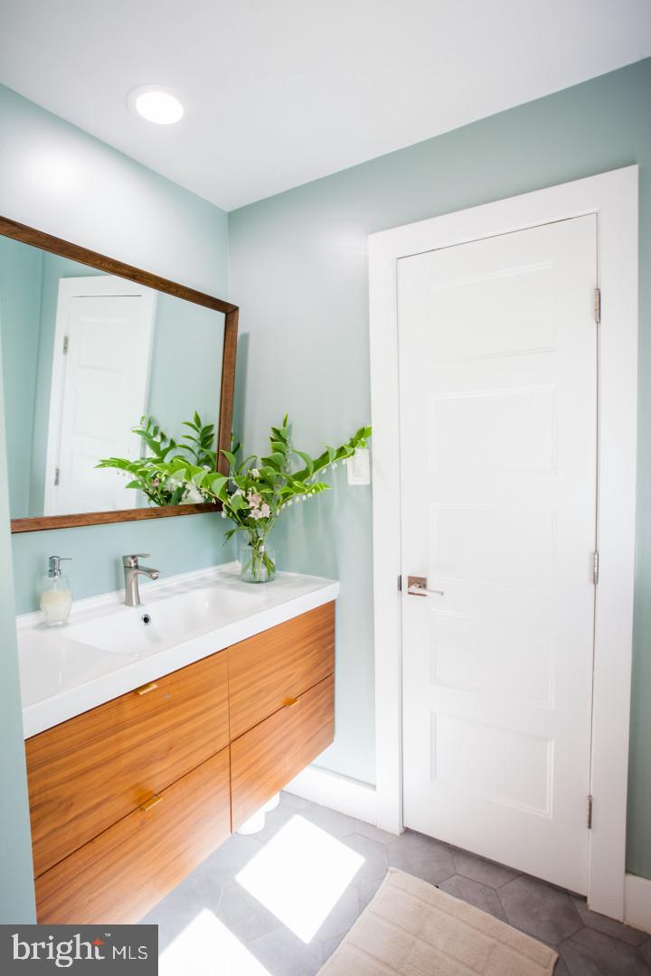 VIENNA WOODS - Residential