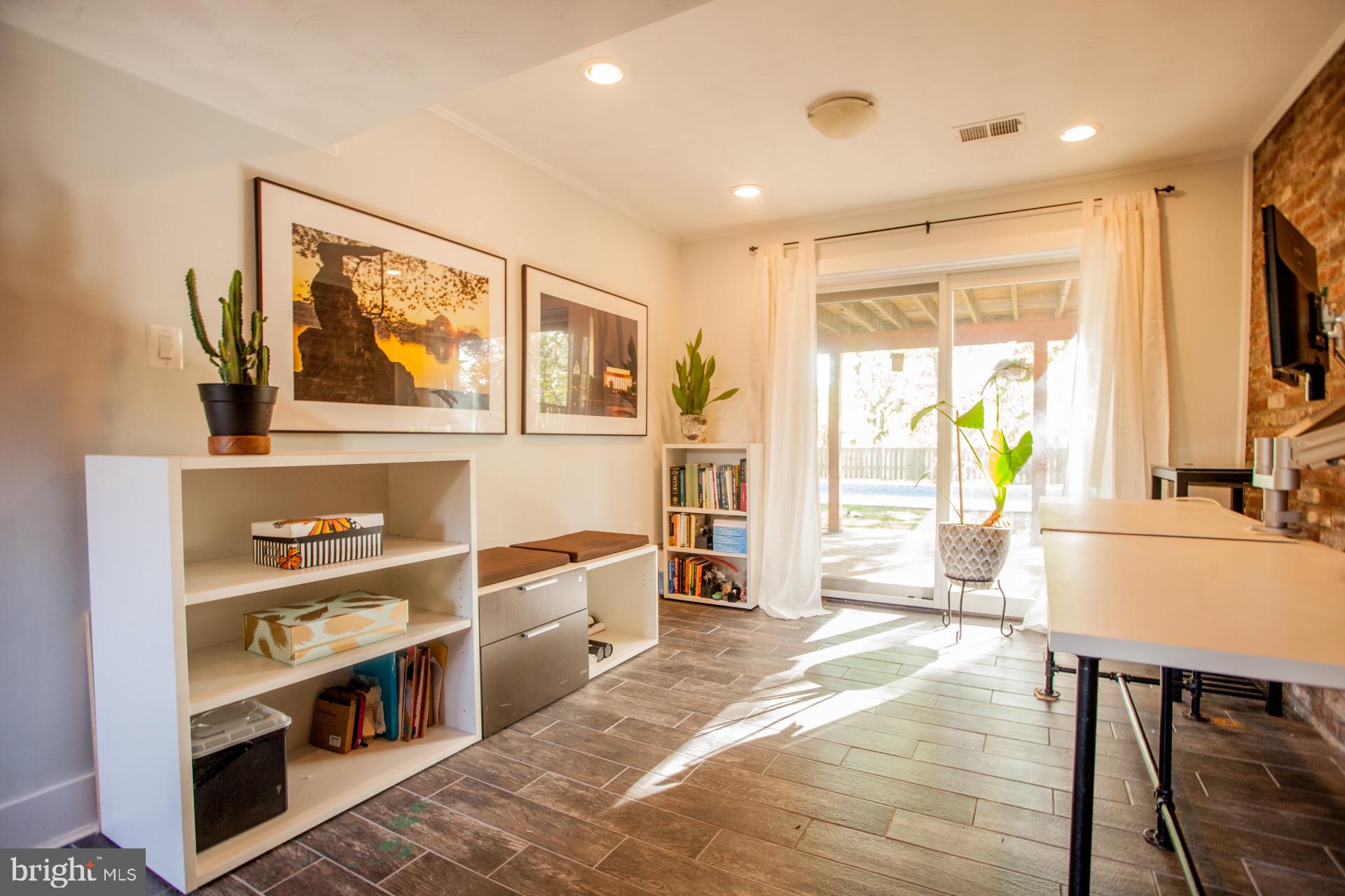 VIENNA WOODS - Residential