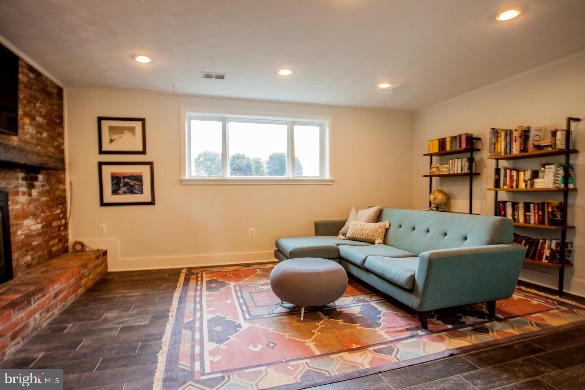 VIENNA WOODS - Residential