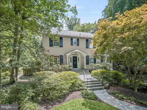 Photo of 4822 Cumberland Avenue, Chevy Chase, MD 20815 (MLS # MDMC2131542)