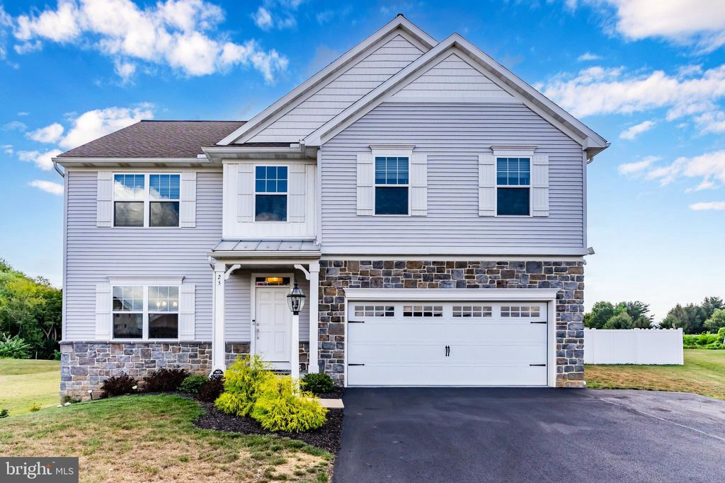 Photo of 25 Eldon Ln, CARLISLE, PA 17015 (MLS # PACB2049898)
