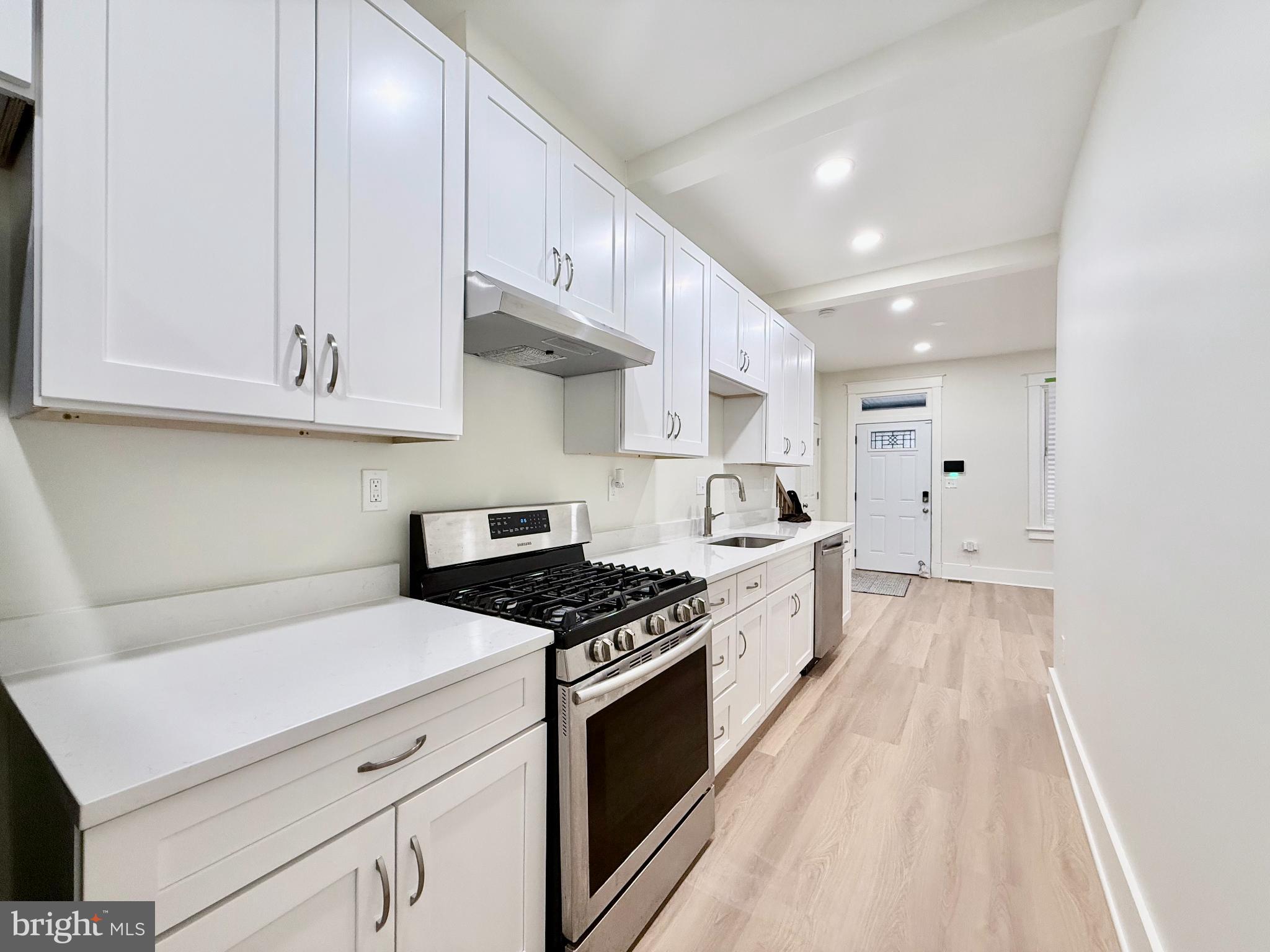 610 RALEIGH PLACE SE