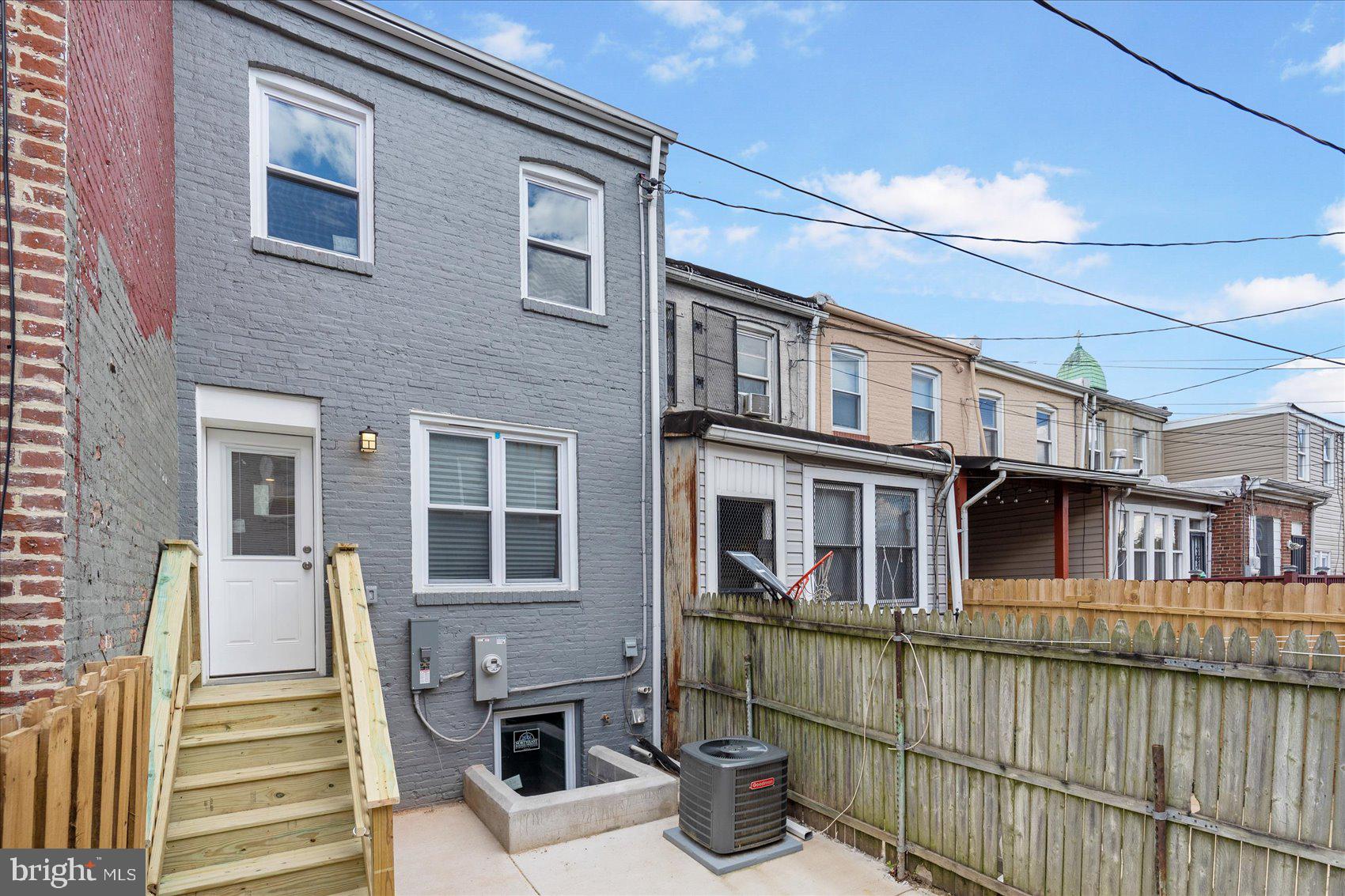 HENDERSON CROSSING - Residential