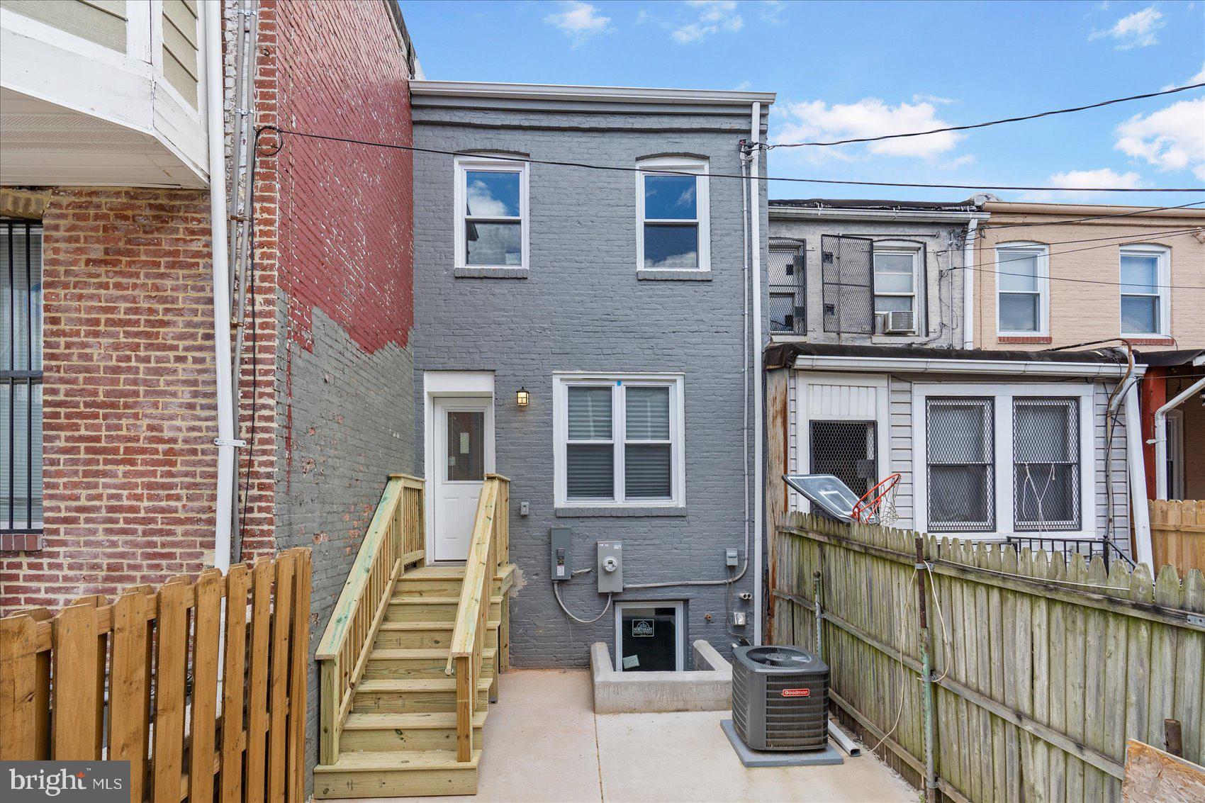 HENDERSON CROSSING - Residential