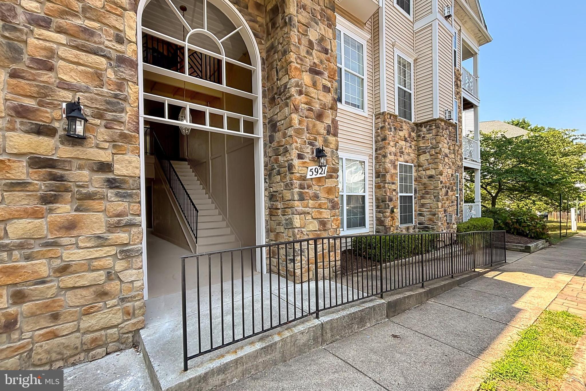 FOUNDERS WALK - Residential