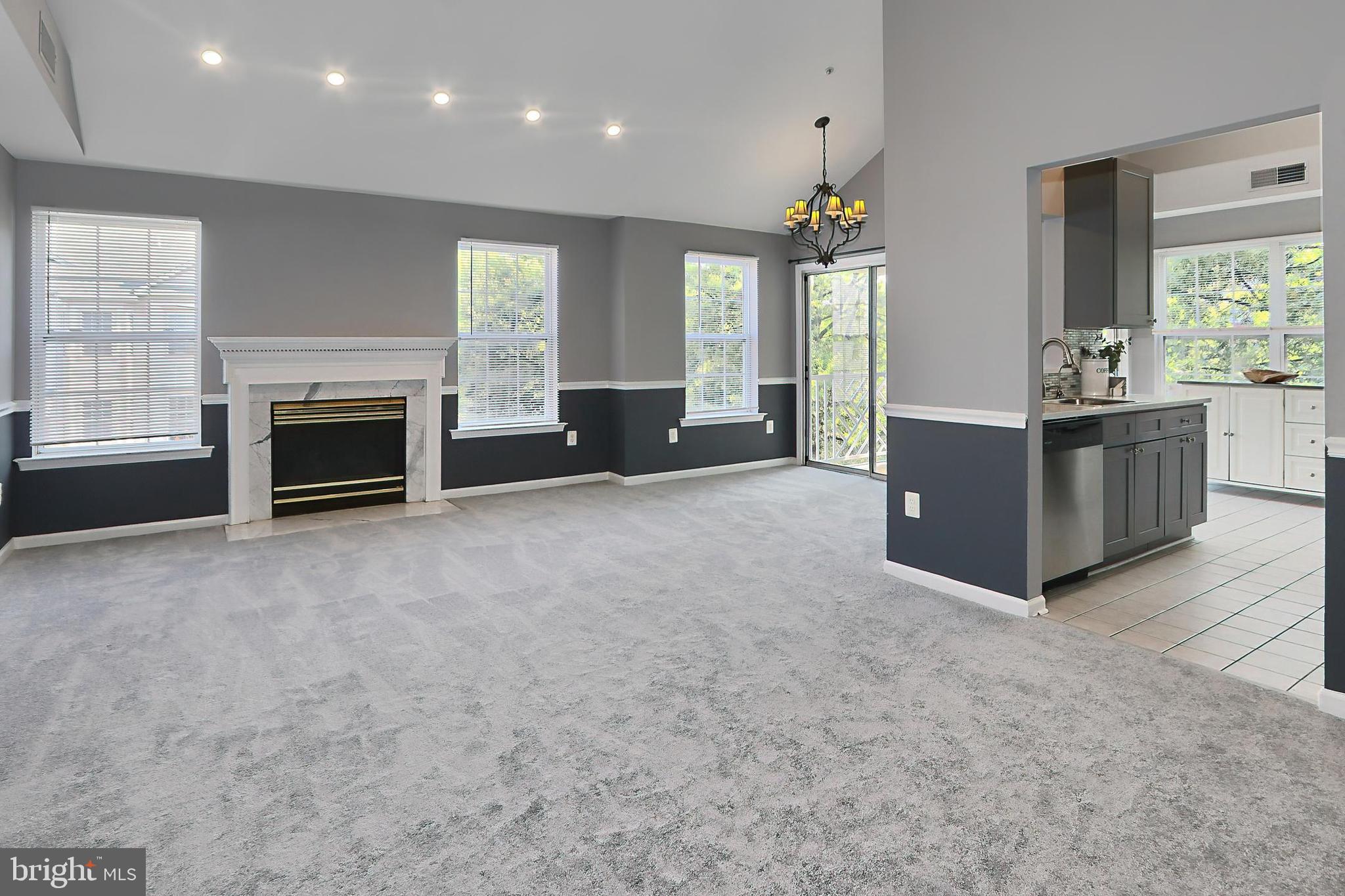 FOUNDERS WALK - Residential