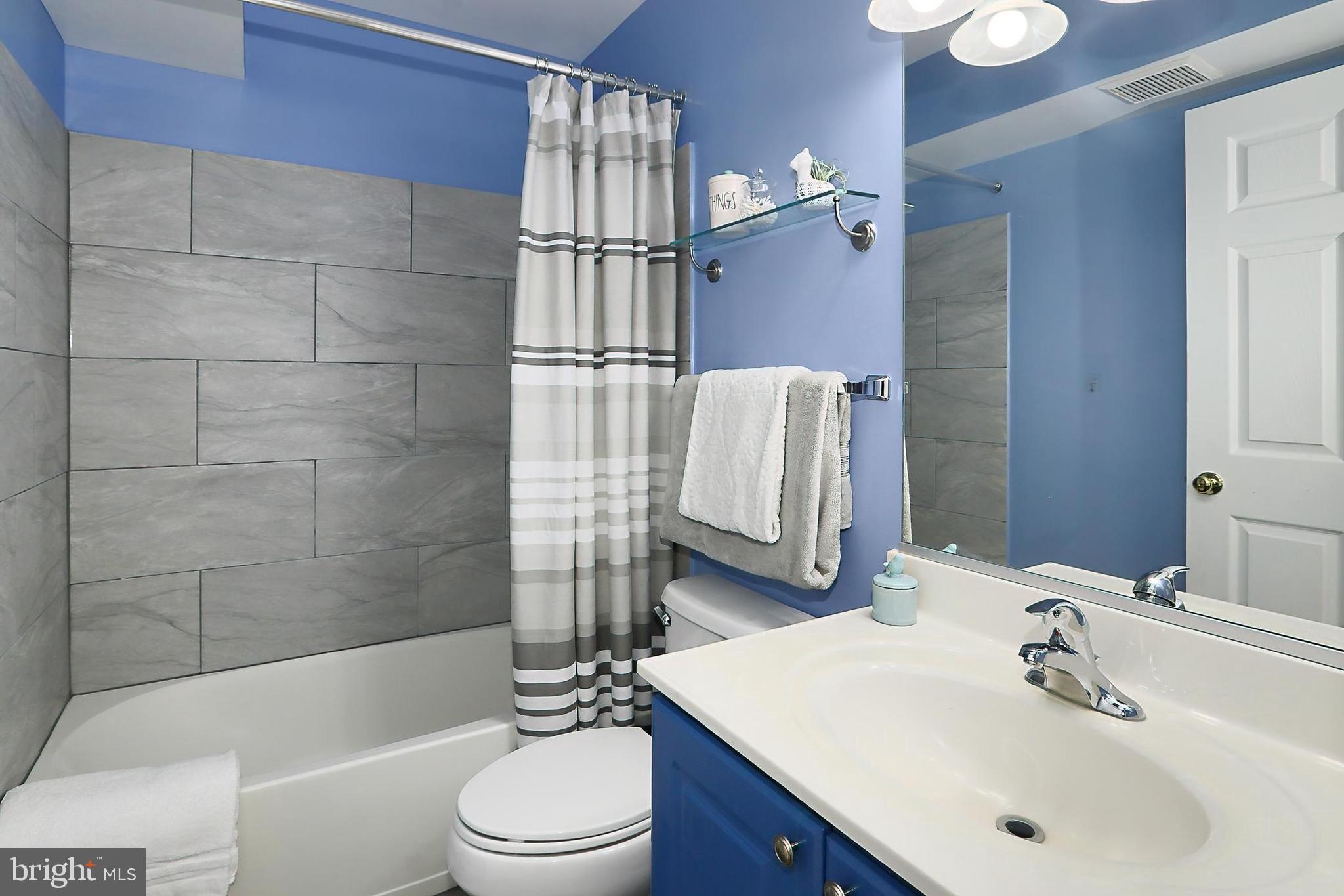 FOUNDERS WALK - Residential