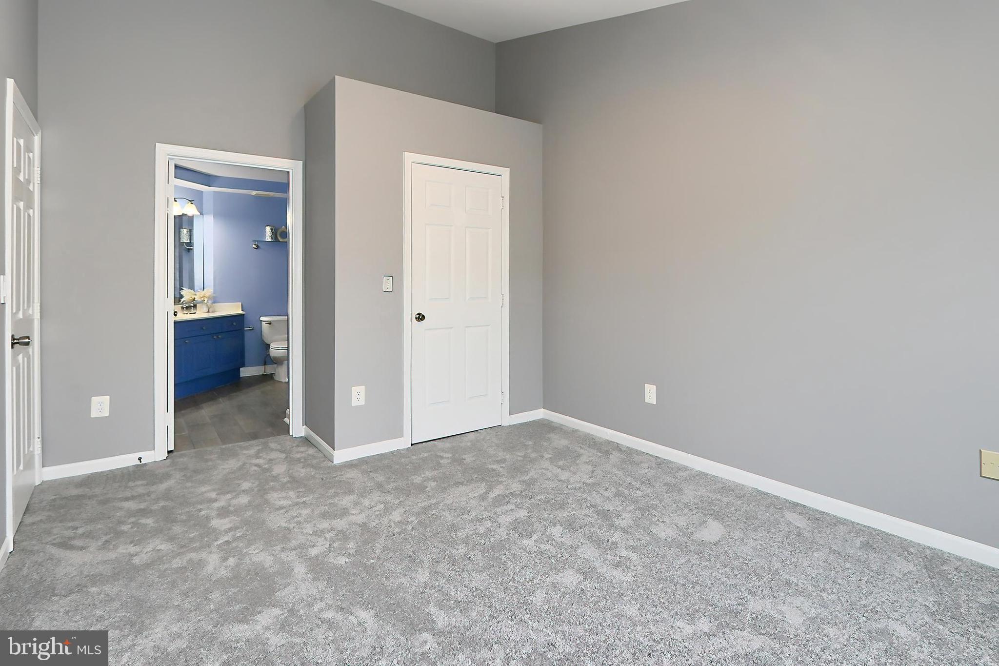 FOUNDERS WALK - Residential