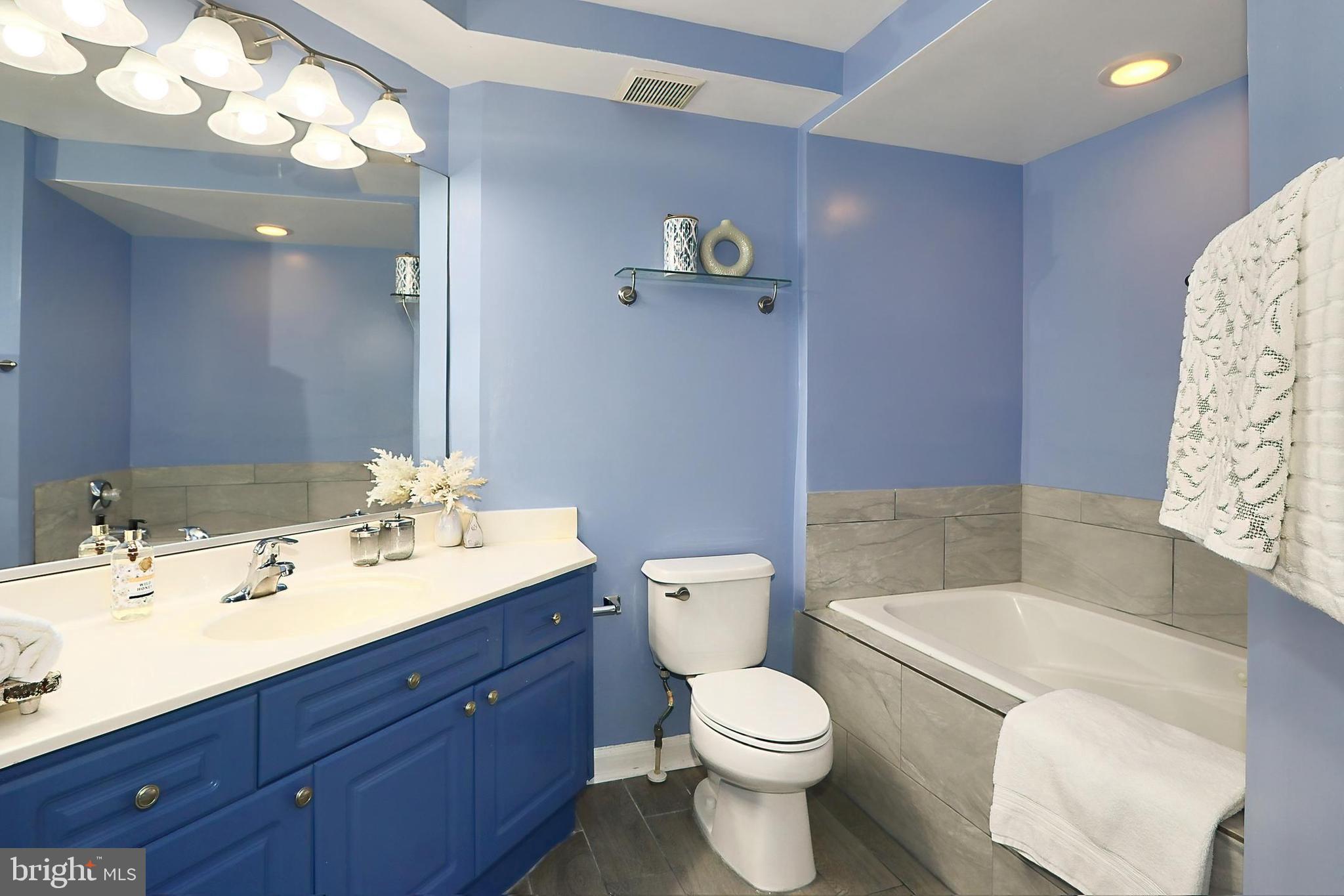 FOUNDERS WALK - Residential