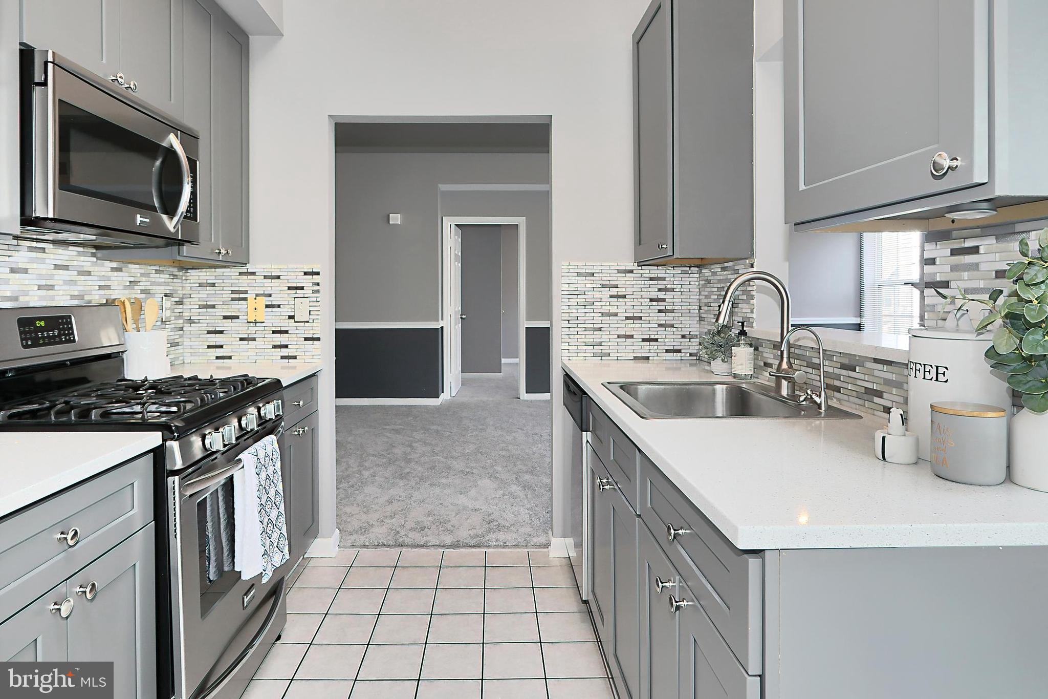 FOUNDERS WALK - Residential