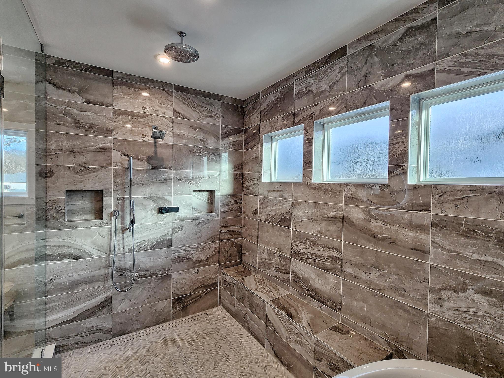 LENAH MILL - THE EXECUTIVES - Residential