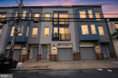 Townhouse For Sale - 606 W Jefferson Street<br/> PHILADELPHIA, PA 19122
