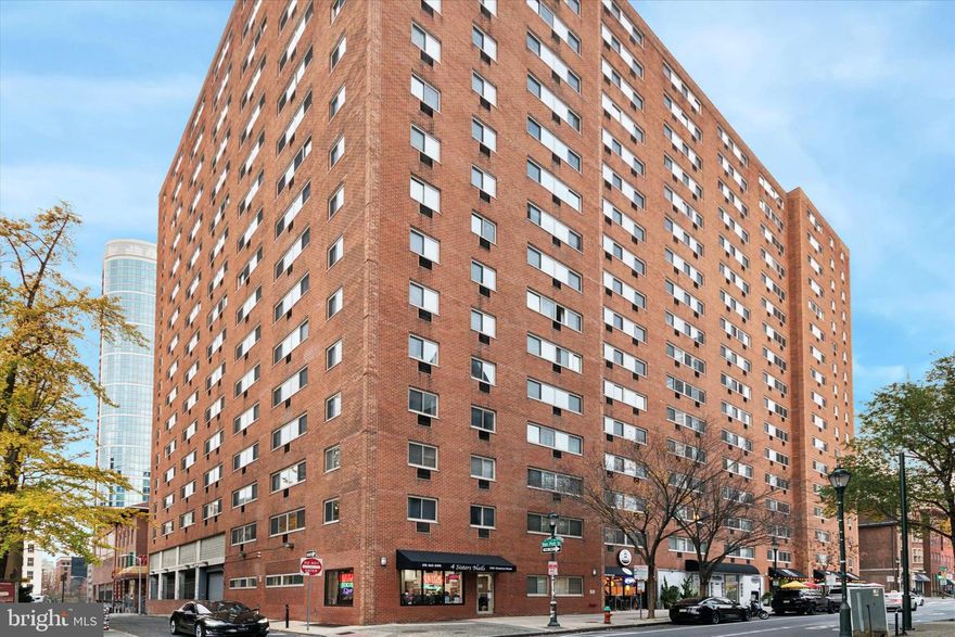 Enjoy abundant natural light in this updated 16th floor, south facing 1 bedroom, 1 bath condominium.  All utilities (water, heat, air conditioning, electricity and basic cable), a state of the art fitness center, a business center and a 24 hour lobby attendant are included in monthly rent.  River West Condominiums offers an on site laundry facility.  Additionally, there is a café with outdoor dining on premise and monthly parking in the building available for a fee.

Located within walking distance to Rittenhouse Square, South Street Bridge, Trader Joe's and numerous restaurants and shops.