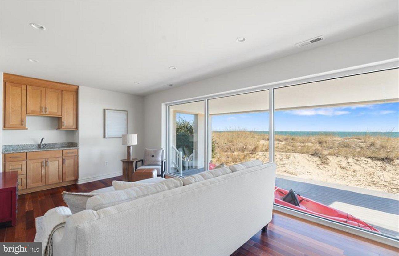 SANDBRIDGE BEACH - Residential