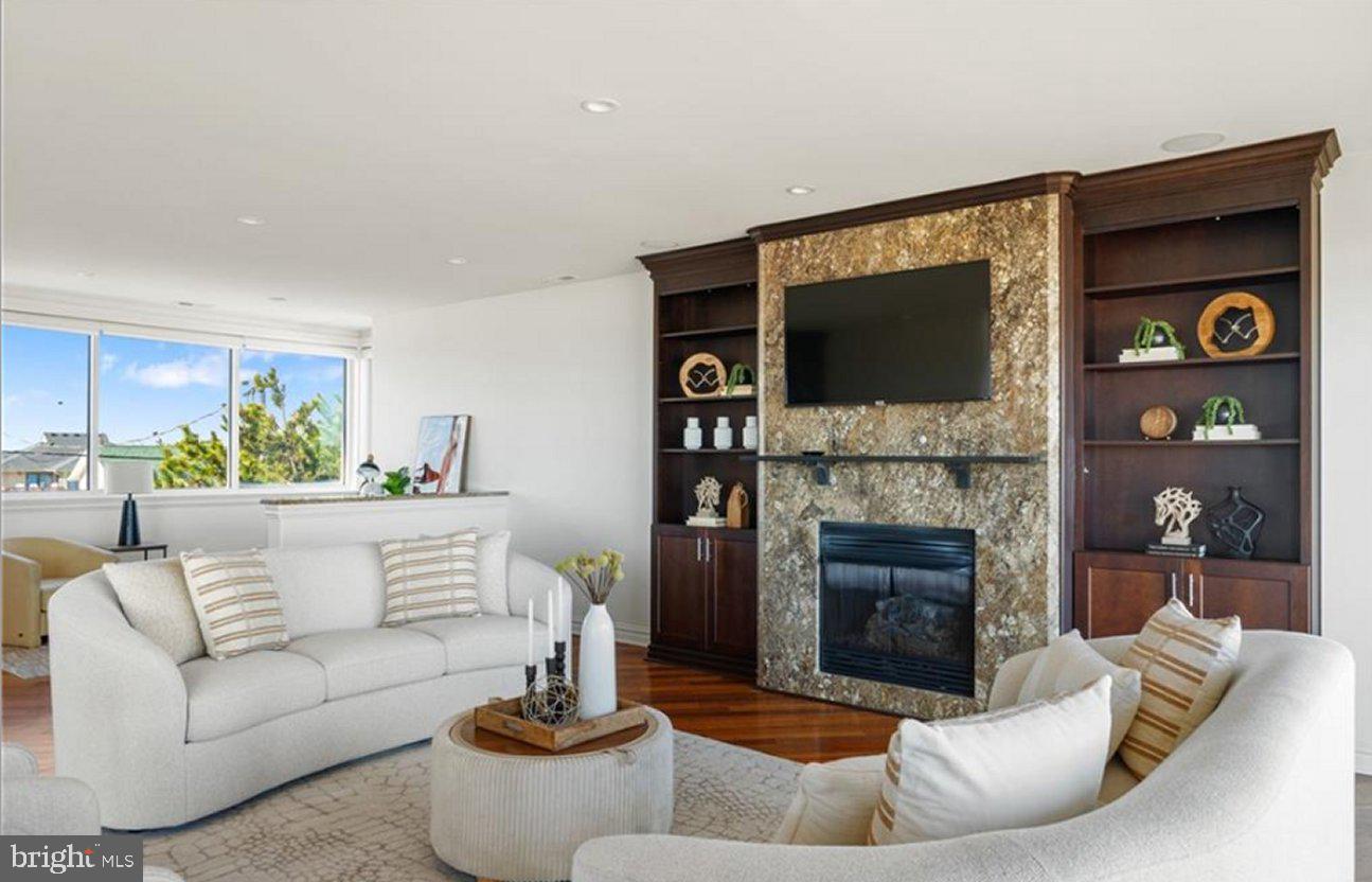 SANDBRIDGE BEACH - Residential