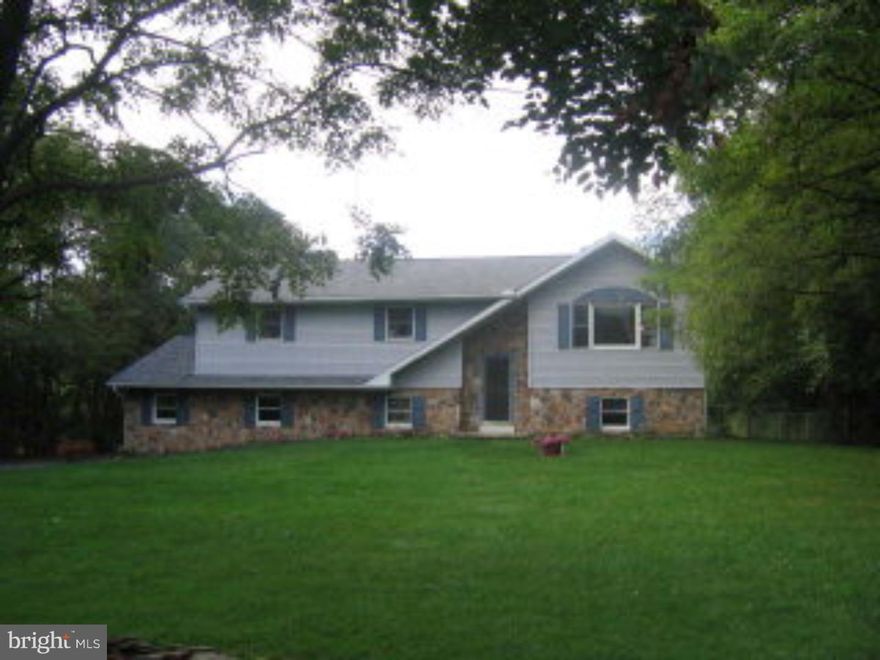 PRIVATE COUNTRY SETTING ON OVER AN ACRE WITH 4 BR AND 2 FULL BATHS. EXTRAORDINARY SUNROOM W/ BEAMED CLG AND SEPARATE HEAT, FAM RM W/PELLET STOVE, 2CAR GAR BUILT-IN & SEPARATE DET GAR, CENTRAL VACCUM SY C-AIR, LG FENCED IN BK YD, HAMBURG SCHOOLS. Mailing Address Continued: UPPER TULPEHOCKEN Amp: 200