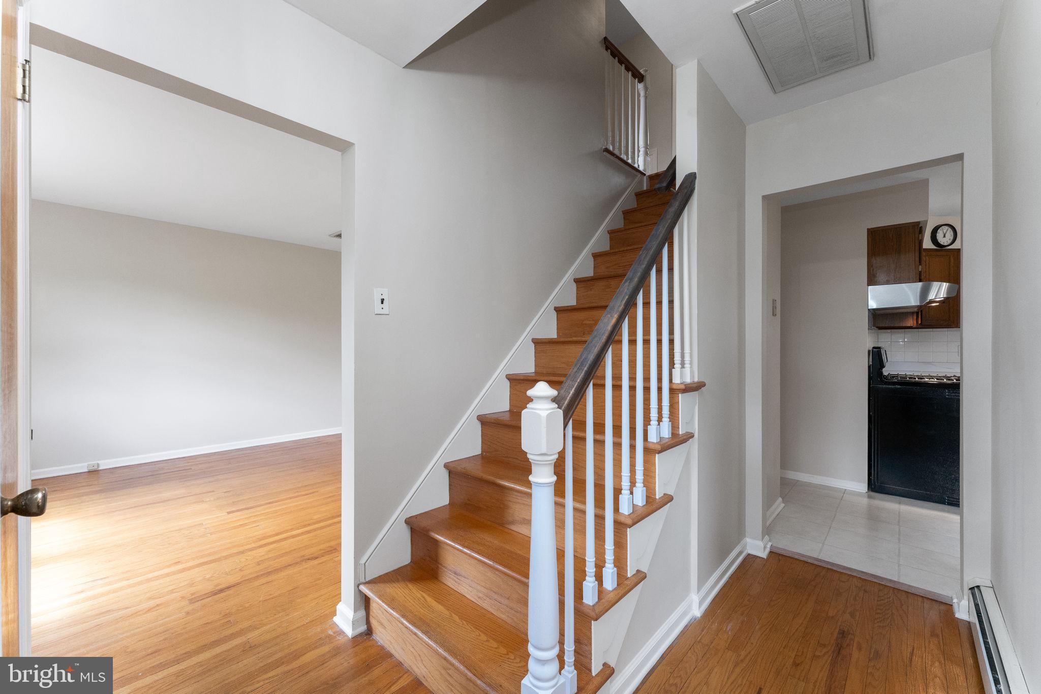 885 W KING ROAD