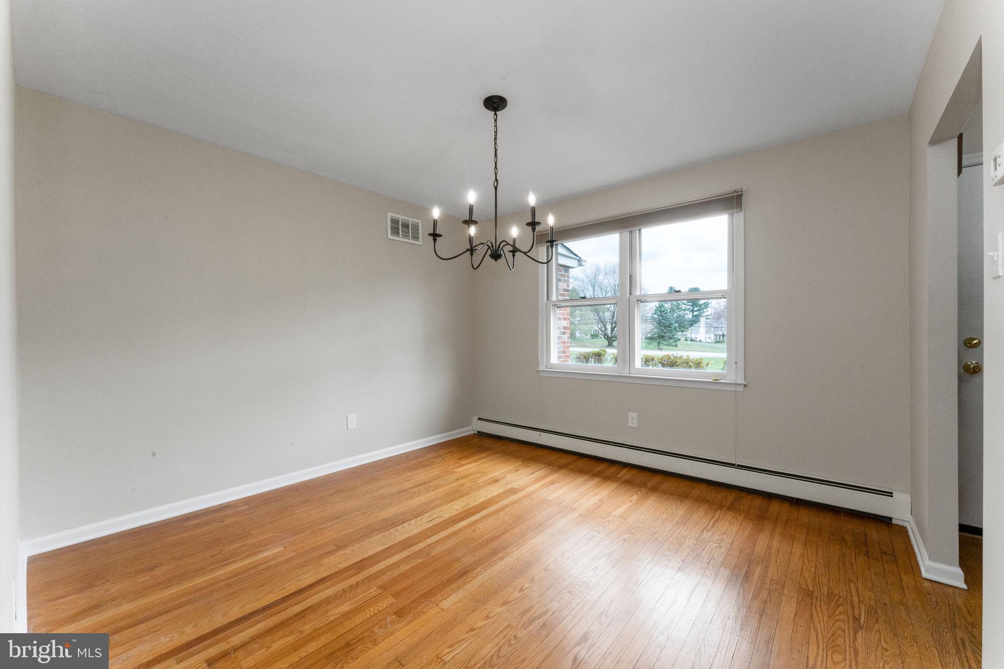 885 W KING ROAD